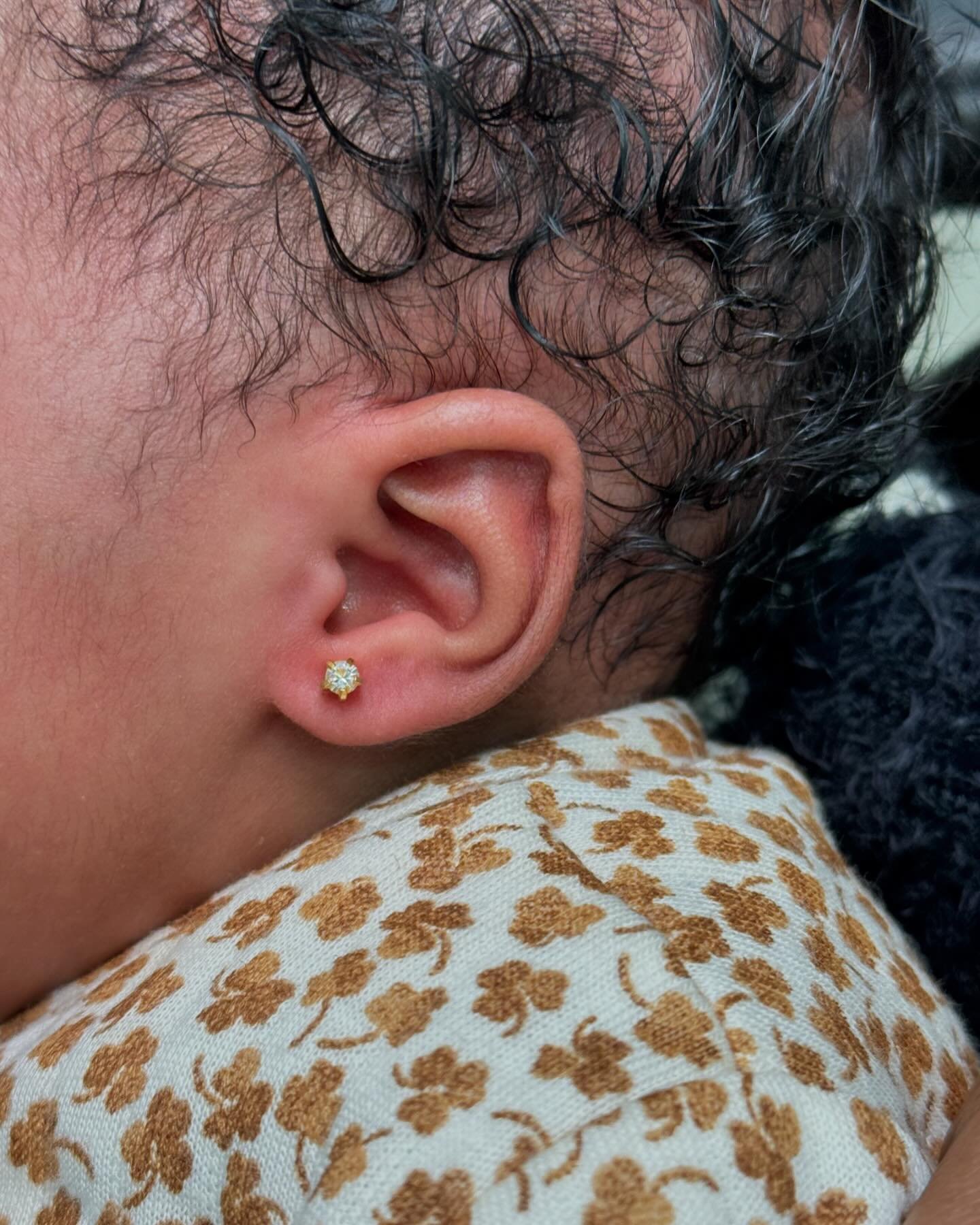 Piercing services available and jewellery for sale🤩 All piercings are done with a disposable sterile needles. Free sterile jewellery included with all piercing procedures. Book Now! 
.
.
.
.
.
.
.
.
.
.
.
.#Beauty #Ottawa #Salon #Spa #Lashes #Eyebro