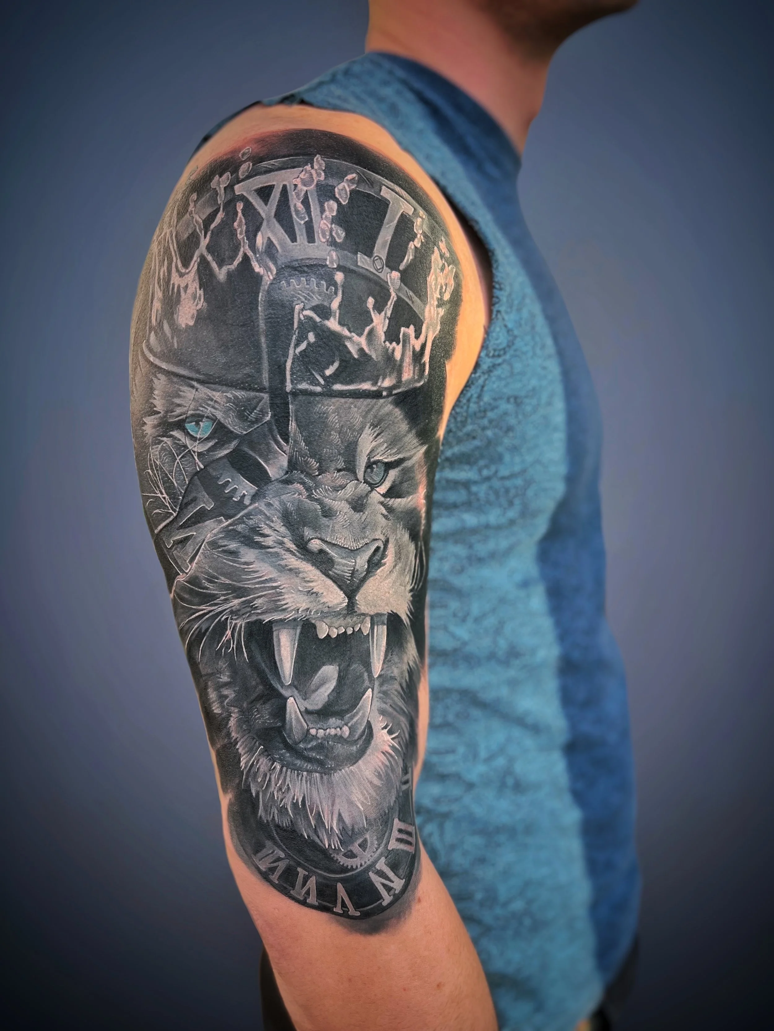 Graphic, animalistic Lion \ Cover Up Tattoo