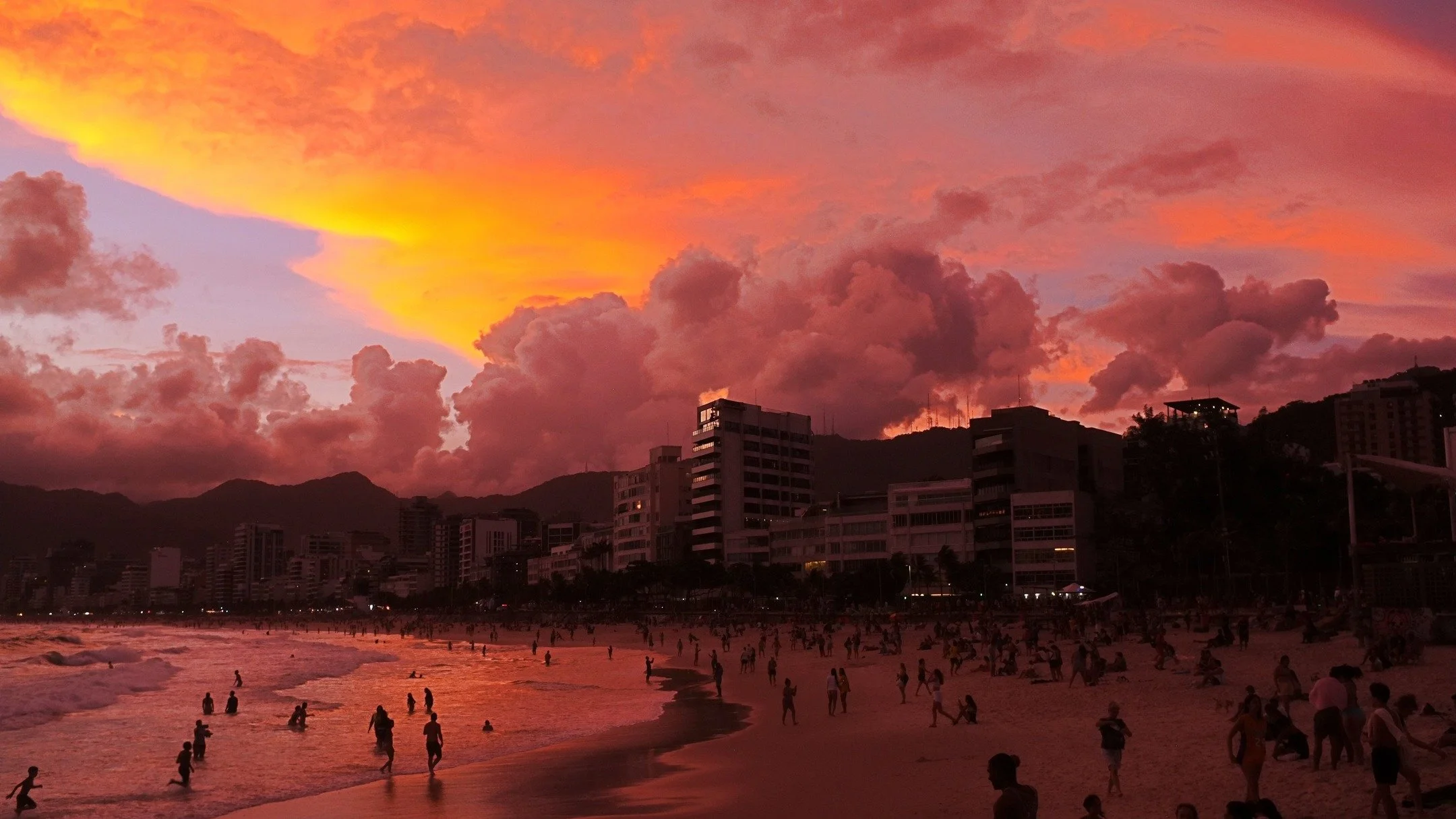 Rio Sunset - 2.28.26

📷 Fujifilm X100 (O.G.)