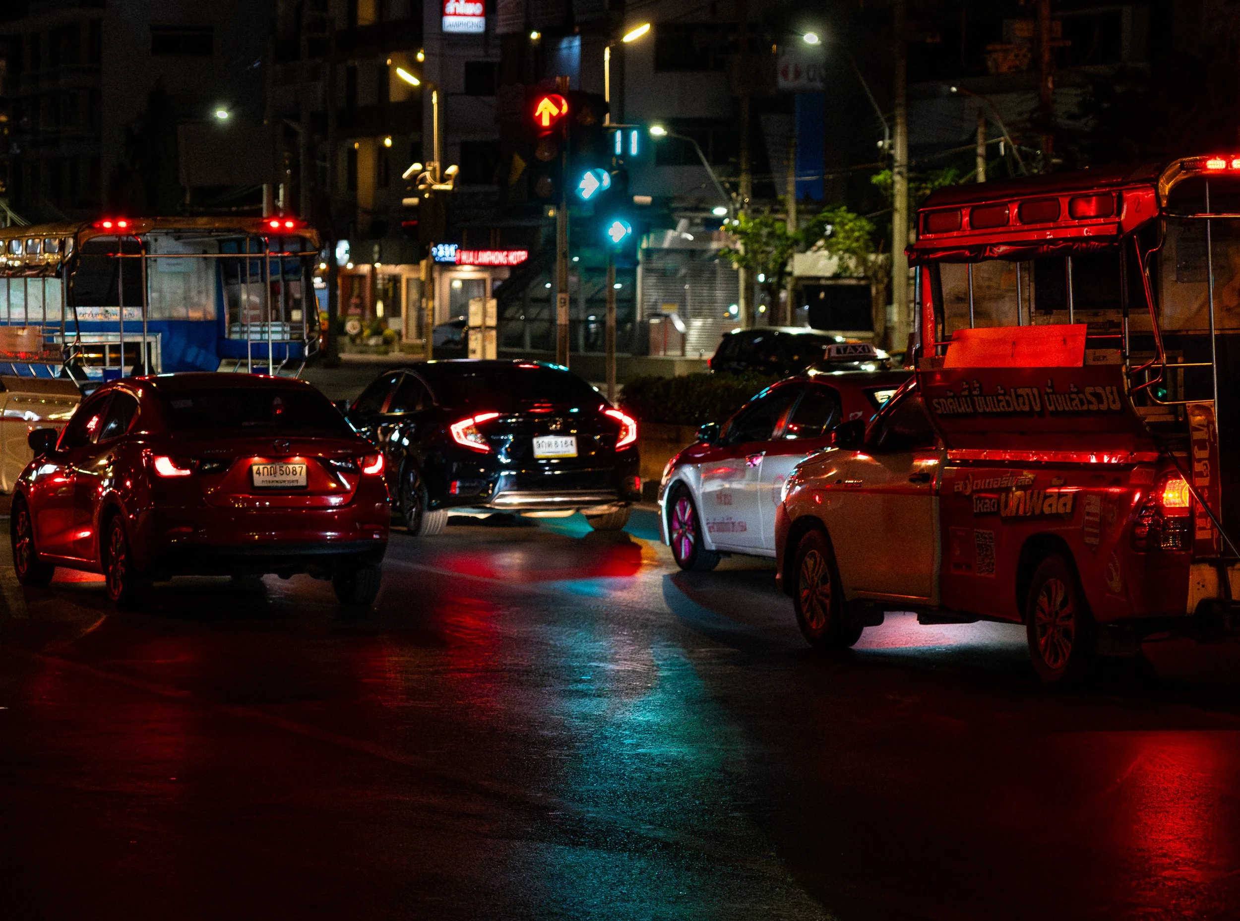 AustinJKettelhut_Bangkok_CityStreets_08798_250411_Low Res.jpg