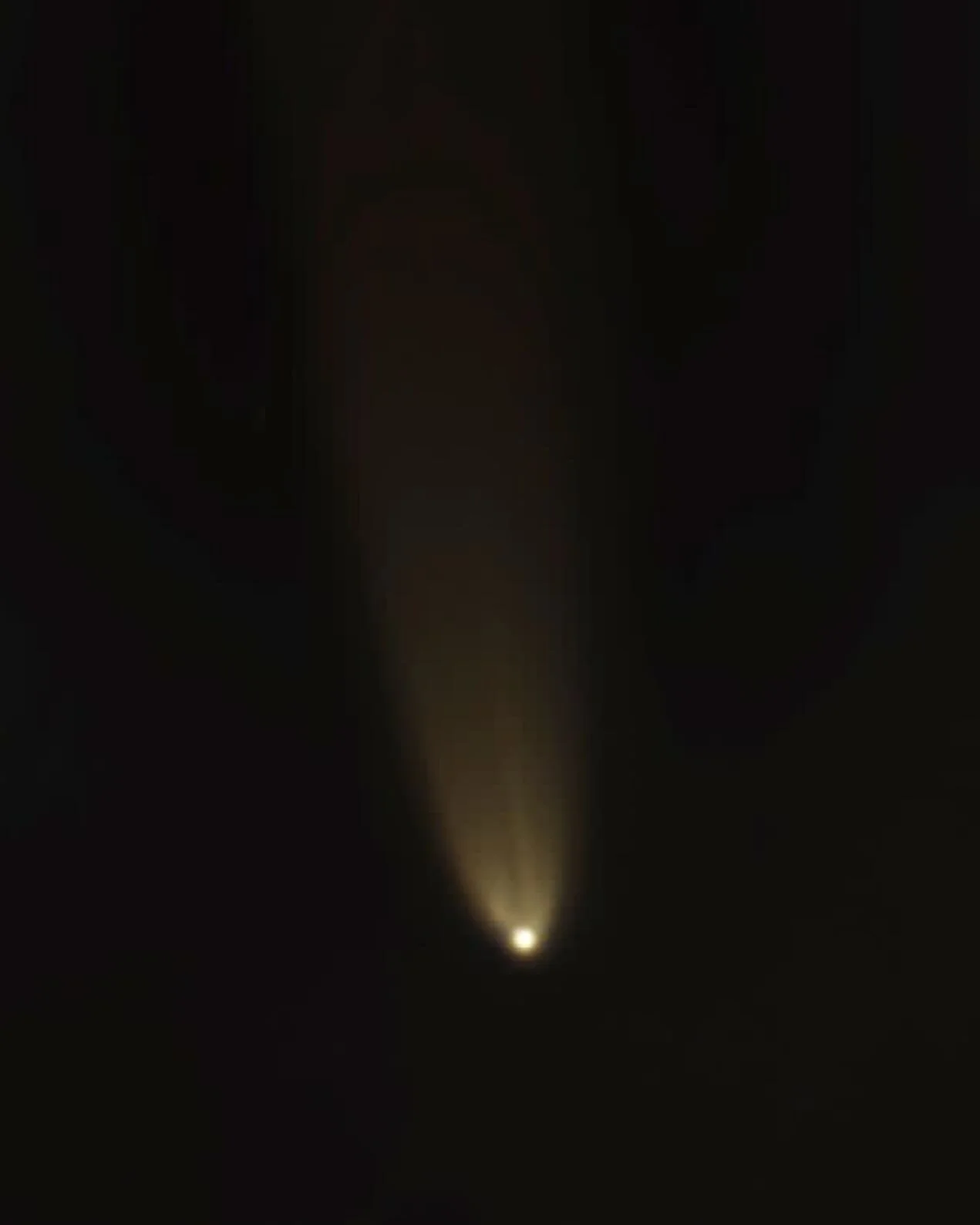 The comet! The comet! That&rsquo;s all we&rsquo;re hearing about these days! So without further ado, here are the dates to see the comet C/2023 A3 Tsuchinshan-ATLAS with the naked eye and possibly with our telescopes:

14-24 October:
Comets are incre