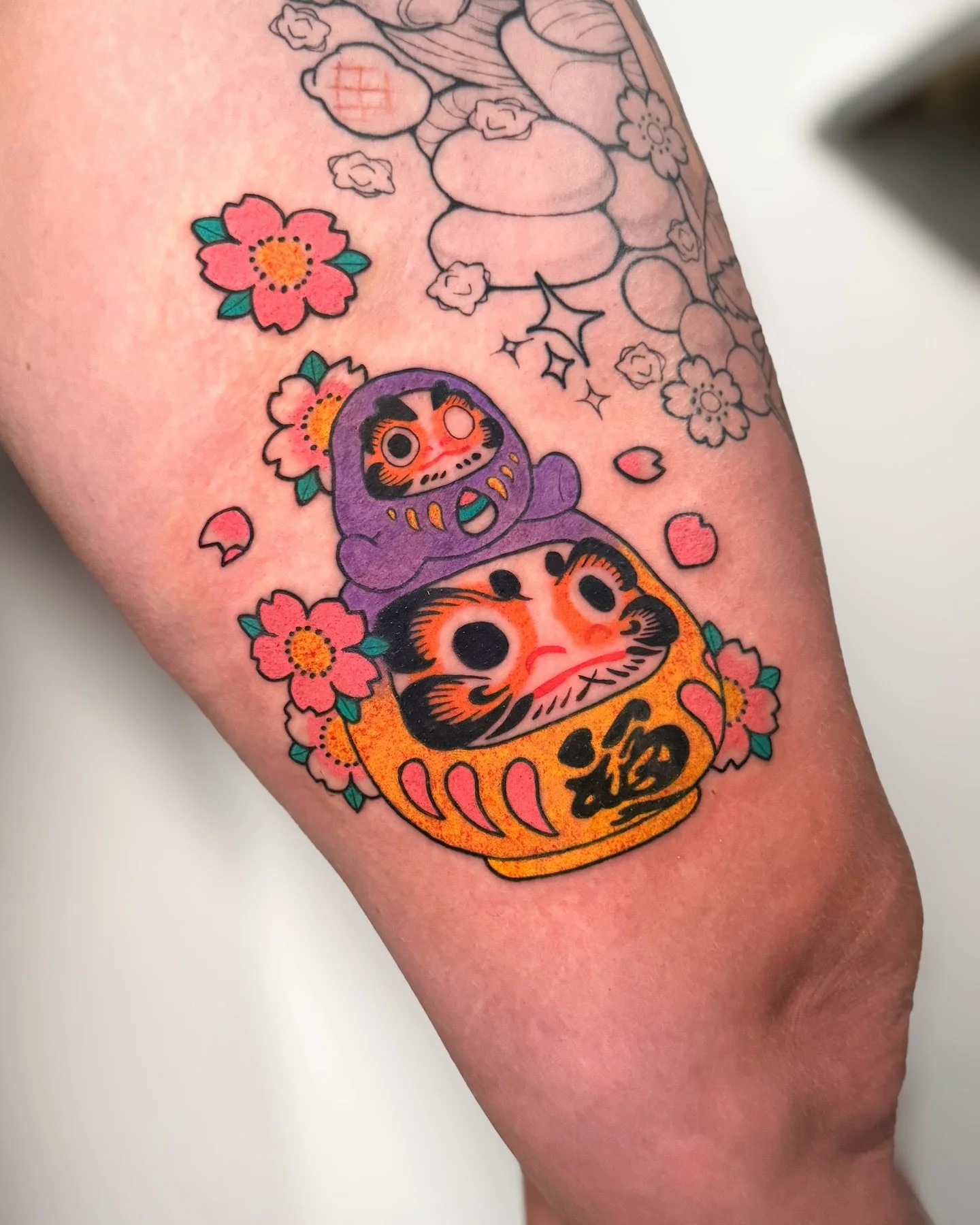 Two stacked daruma dolls with cherry blossoms for Kate. 🧑&zwj;🧒🌸
.
.
.
#darumatattoo #sakuratattoo #irezumi #sanfranciscotattooartist