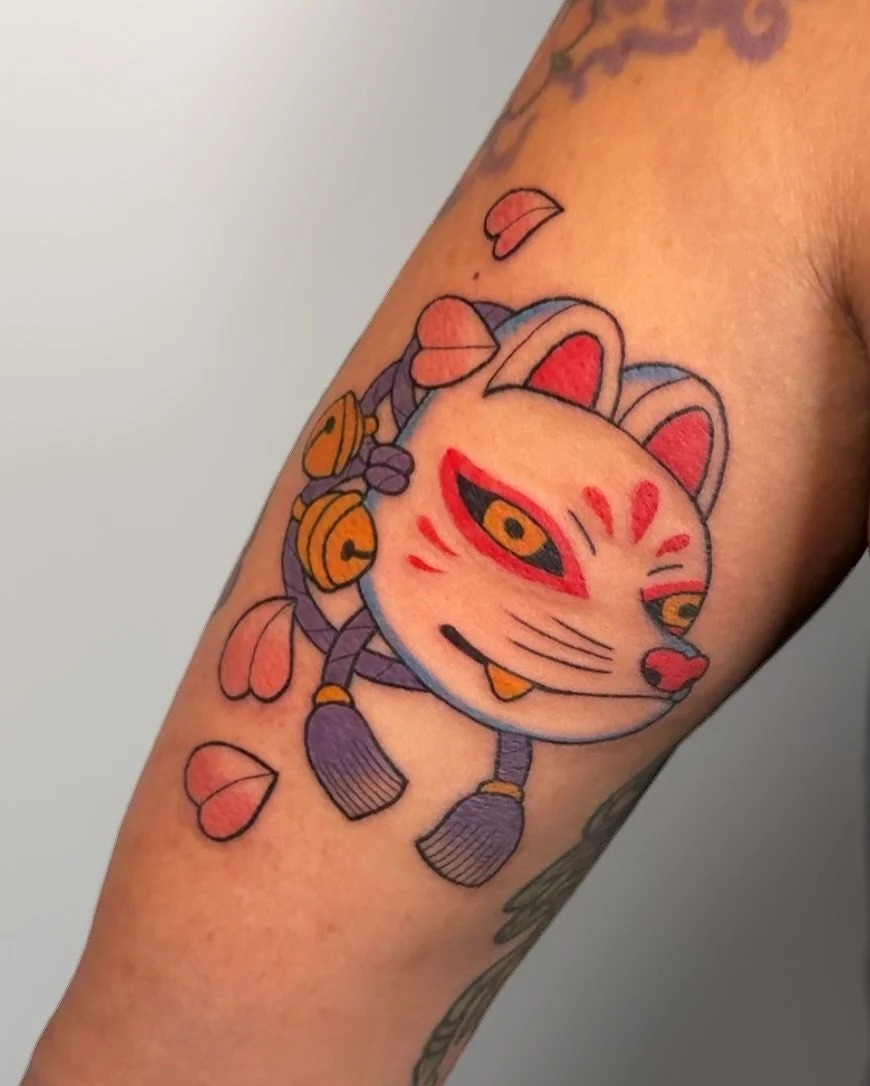 🦊🔔🔔📿 Kitsune mask for Leslie !

Everything else on this pre drawn flash sheet is still available : different style fox mask, baby dragon, and momotaro peach boy!
.
.
.
#kitsunemask #kitsunetattoo #irezumi