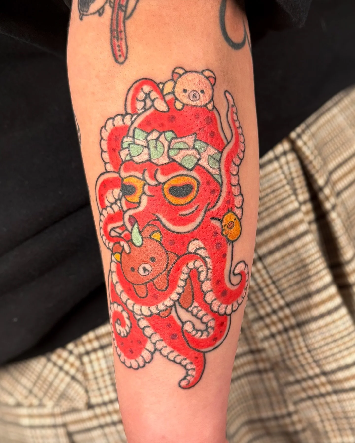 Octopus with Rilakkuma and the gang. Thank you @doggie.heart for coming to me with this cute idea 🐙🐻🐻&zwj;❄️🐥
.
.
.
#octopustattoo #tako #rilakkumatattoo