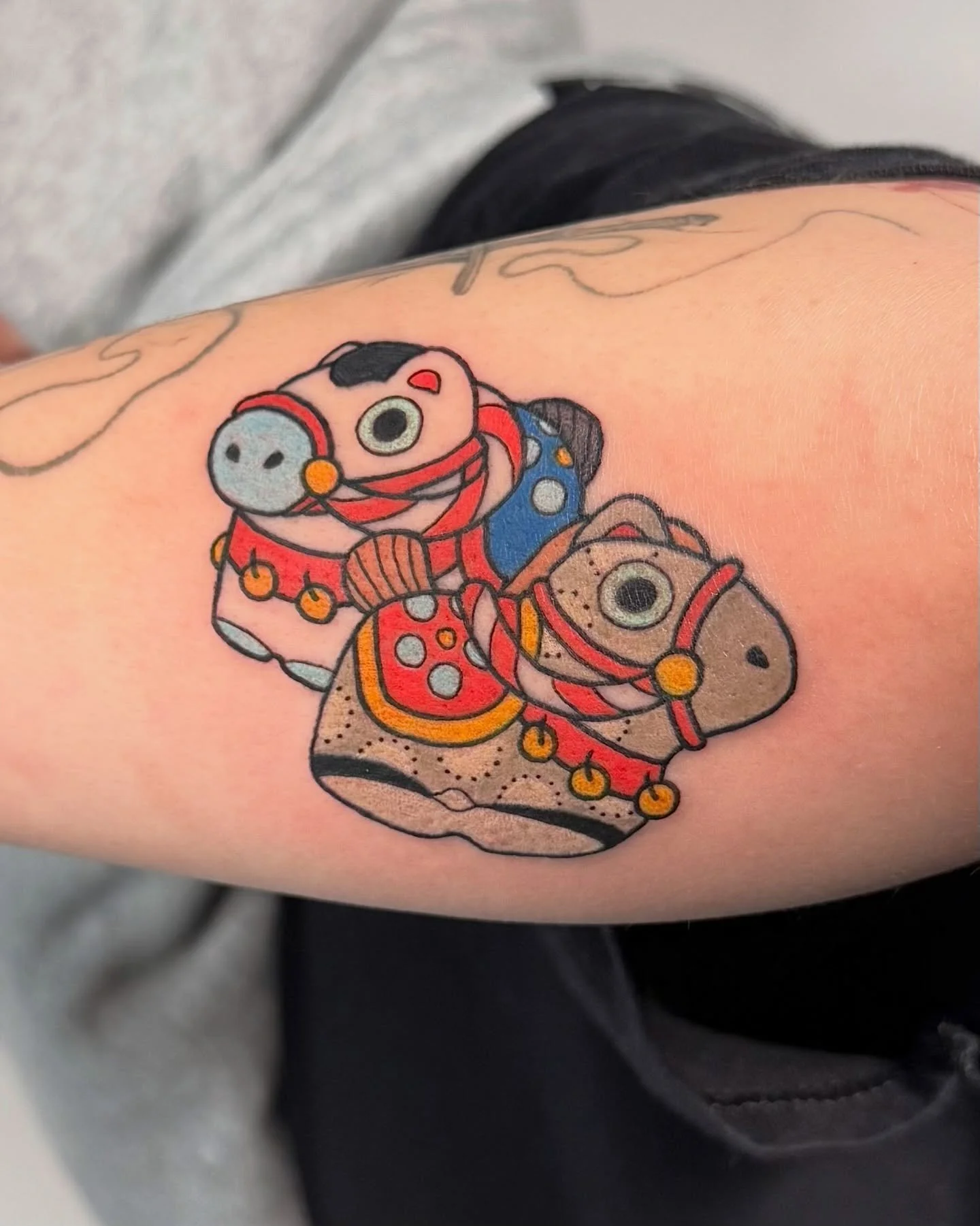 A pair of horse figurines for Mia. 🐴🐴 thanks for sitting so well 🤣👹
.
.
.
#zodiactattoo #lunarnewyear2026 #horsetattoo