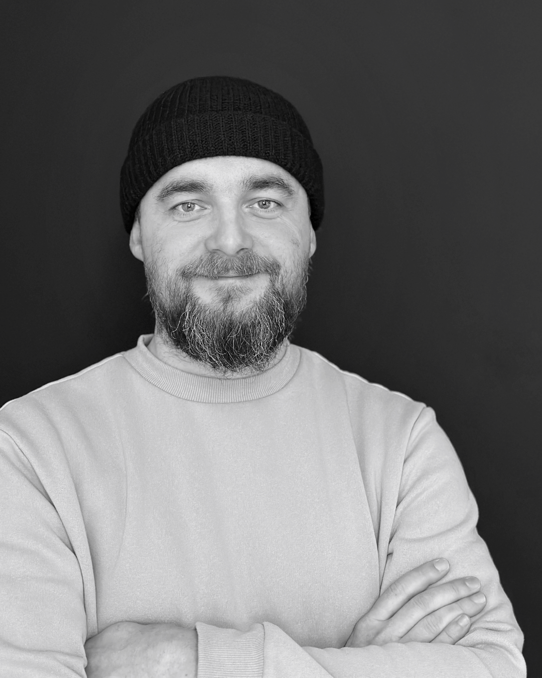 Portret alb-negru Andrei Pop, brand identity designer