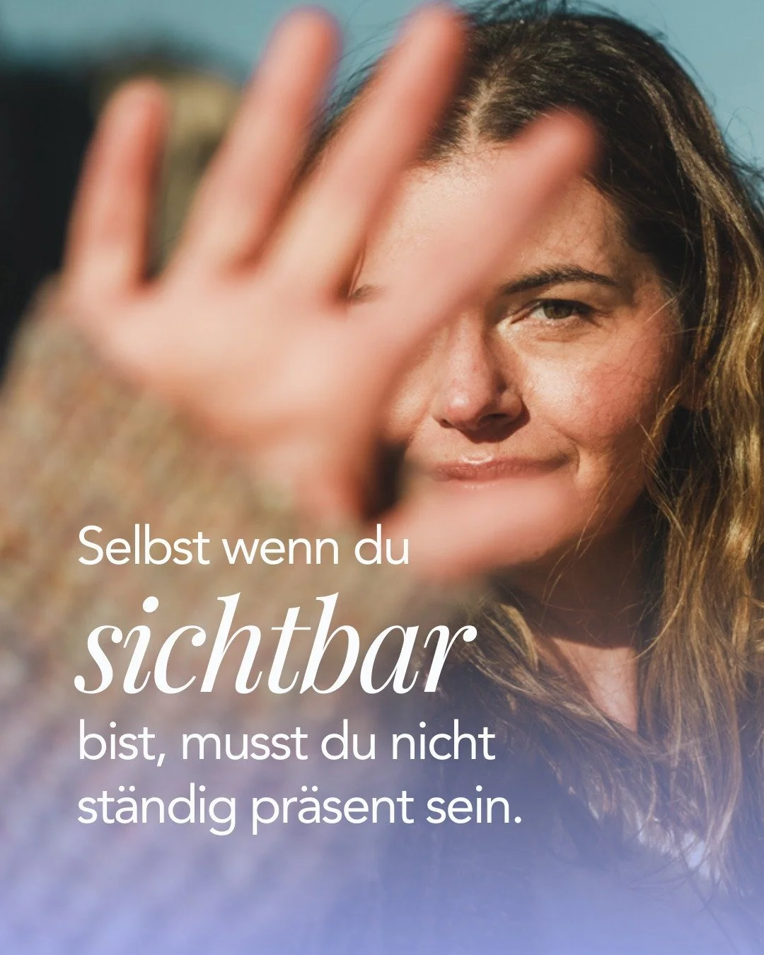 Fast jede Kundin bringt diesen Wunsch mit in die Zusammenarbeit: den Ausstieg aus Instagram.

Sie glauben, es funktioniert f&uuml;r sie nicht. Sie sind m&uuml;de vom Dauer-Performen. Von Trends. Vom Gef&uuml;hl, st&auml;ndig Neues liefern zu m&uuml;s