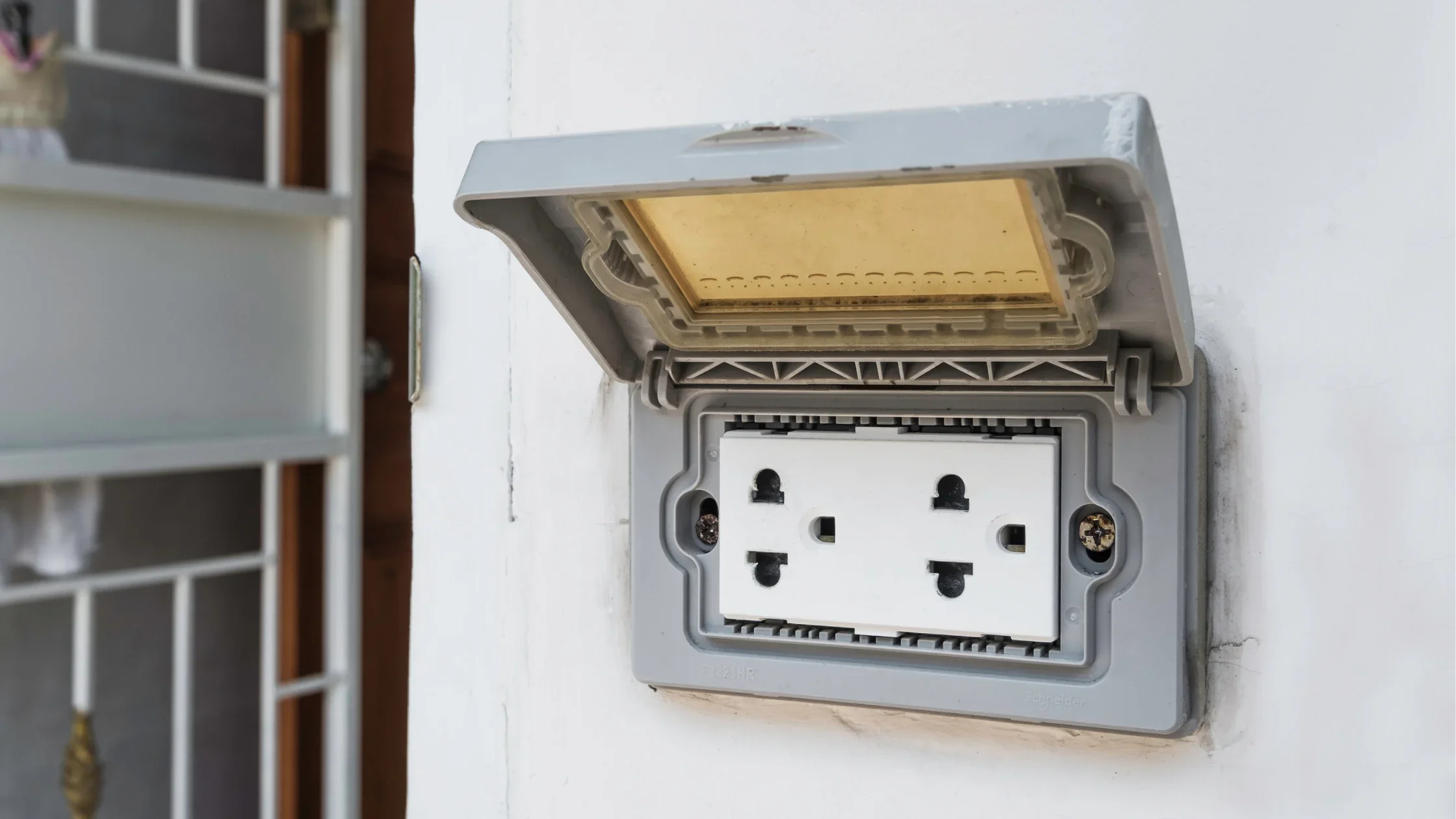 Safe Power for Outdoor Entertaining Spaces: Weatherproof Sockets &amp; Ambient Lighting