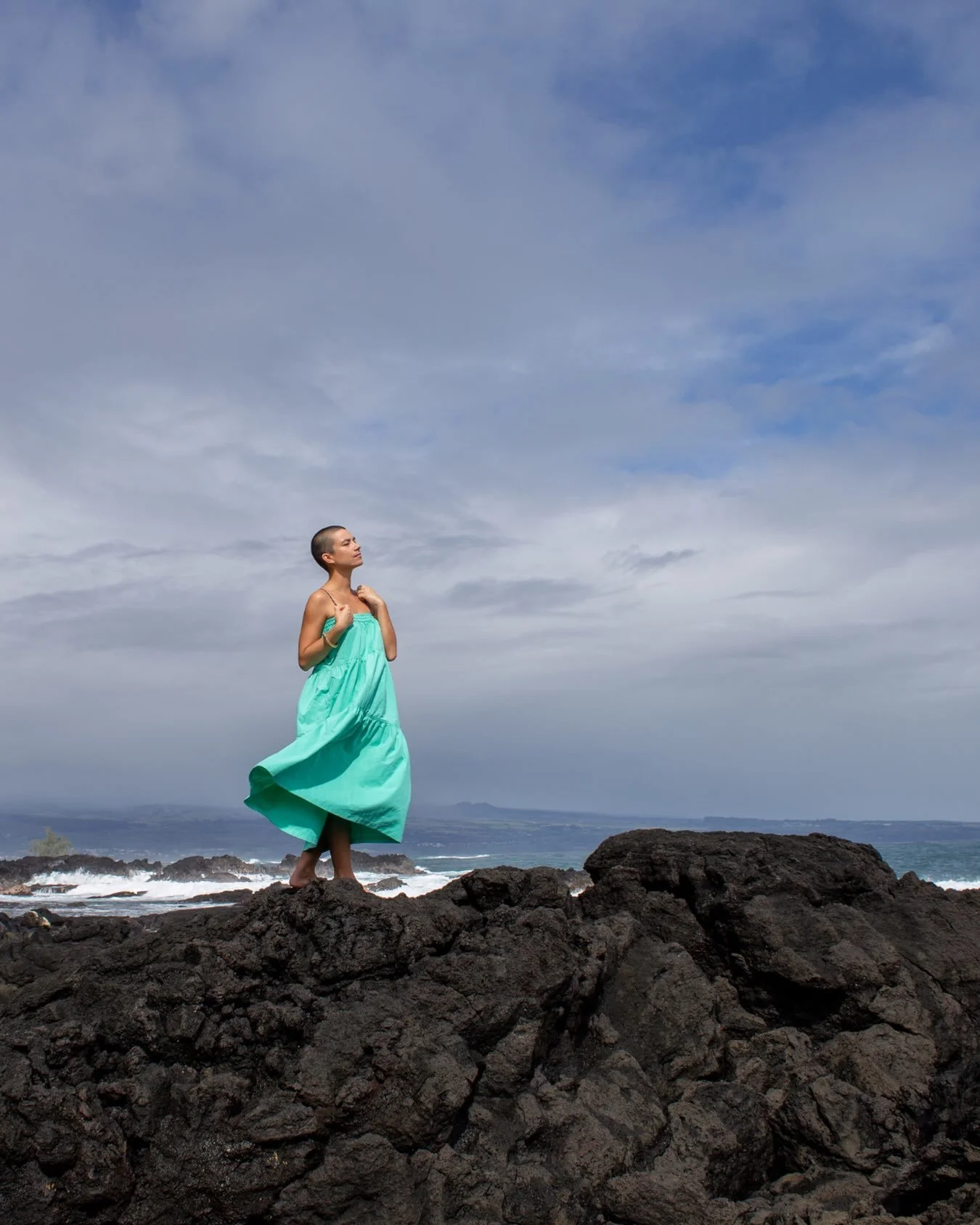 Talented wāhine making magic! ✨

Gorgeous shot by yours truly of my amazing friend and actor, Erin Chung, wearing the incredibly versatile Shore Skirt by my other amazingly talented friend, Martha Duerr.

Pali Swim was a passion project Martha starte