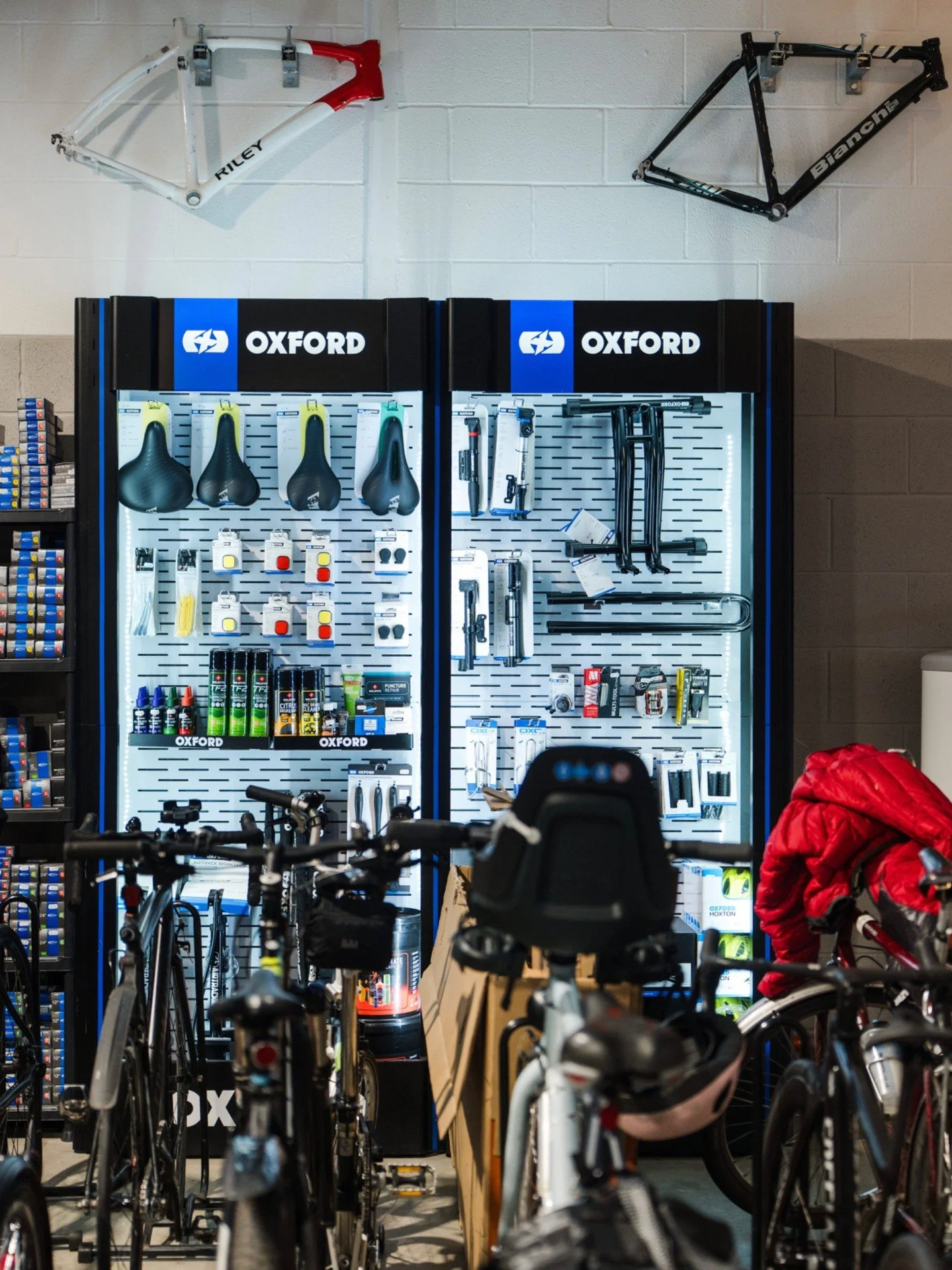For life on two wheels 🚲

Living at Eliza Yard means having @popupbikes right next door - one of Manchester&rsquo;s most loved bike shops, now based at the Ancoats Mobility Hub overlooking Ancoats Green.

Think morning coffees and bike servicing to 