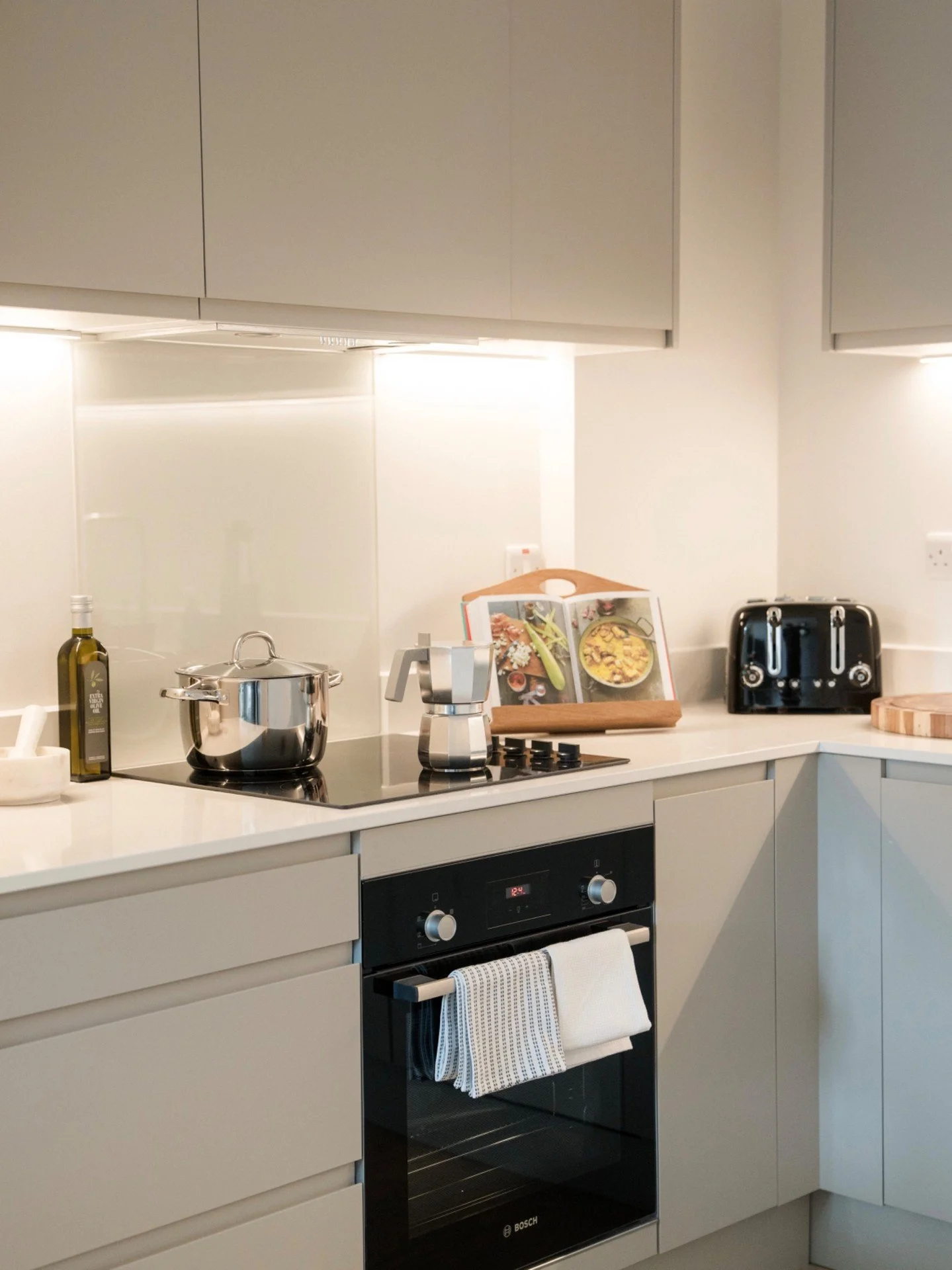 Style and substance 🪴

Polished quartz worktops. Bosch appliances. High-Macs vanity. Thoughtful design throughout 💭

View the show home with @residemanchester 🔑

#ElizaYard #Ancoats #Interiors