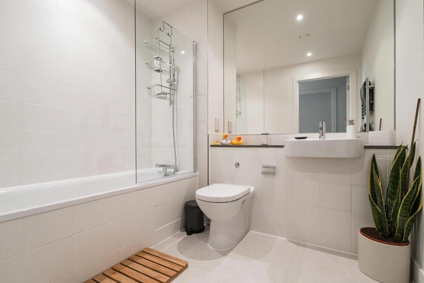 Long bath or refreshing shower? 🫧

Whichever one you are, Eliza&rsquo;s bathrooms make every day routines a little more calming.

View the show home with @residemanchester 🔑

#ElizaYard #Ancoats #Balance #McrLife