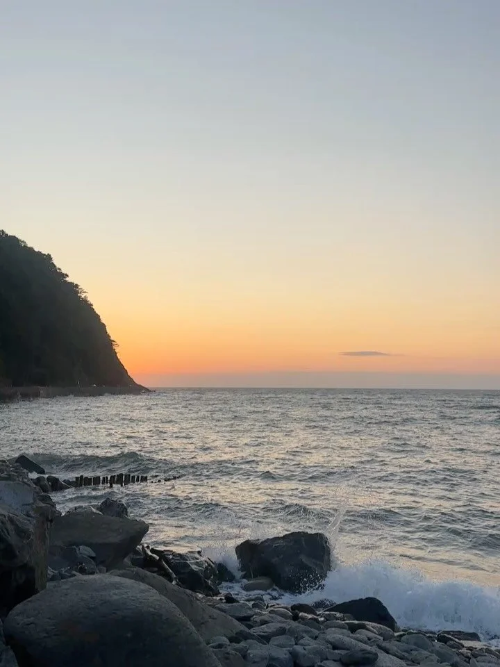 🌊 Sauna by the Sea in Lynmouth ⚓️

Tucked between Exmoor&rsquo;s cliffs and the wild coast, Lynmouth is the perfect place to slow down and warm up.

🔥 80 degree sauna, fresh sea air
🌿 Steps from beach, river &amp; coastal trails
🌅 End your day wi