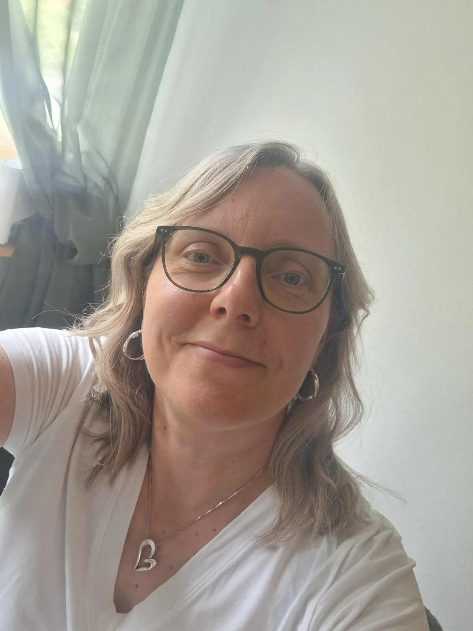 Kvinna som fått hjälp av femonova i klimakterie rådgivning för sina klimakteriebesvär och symtom