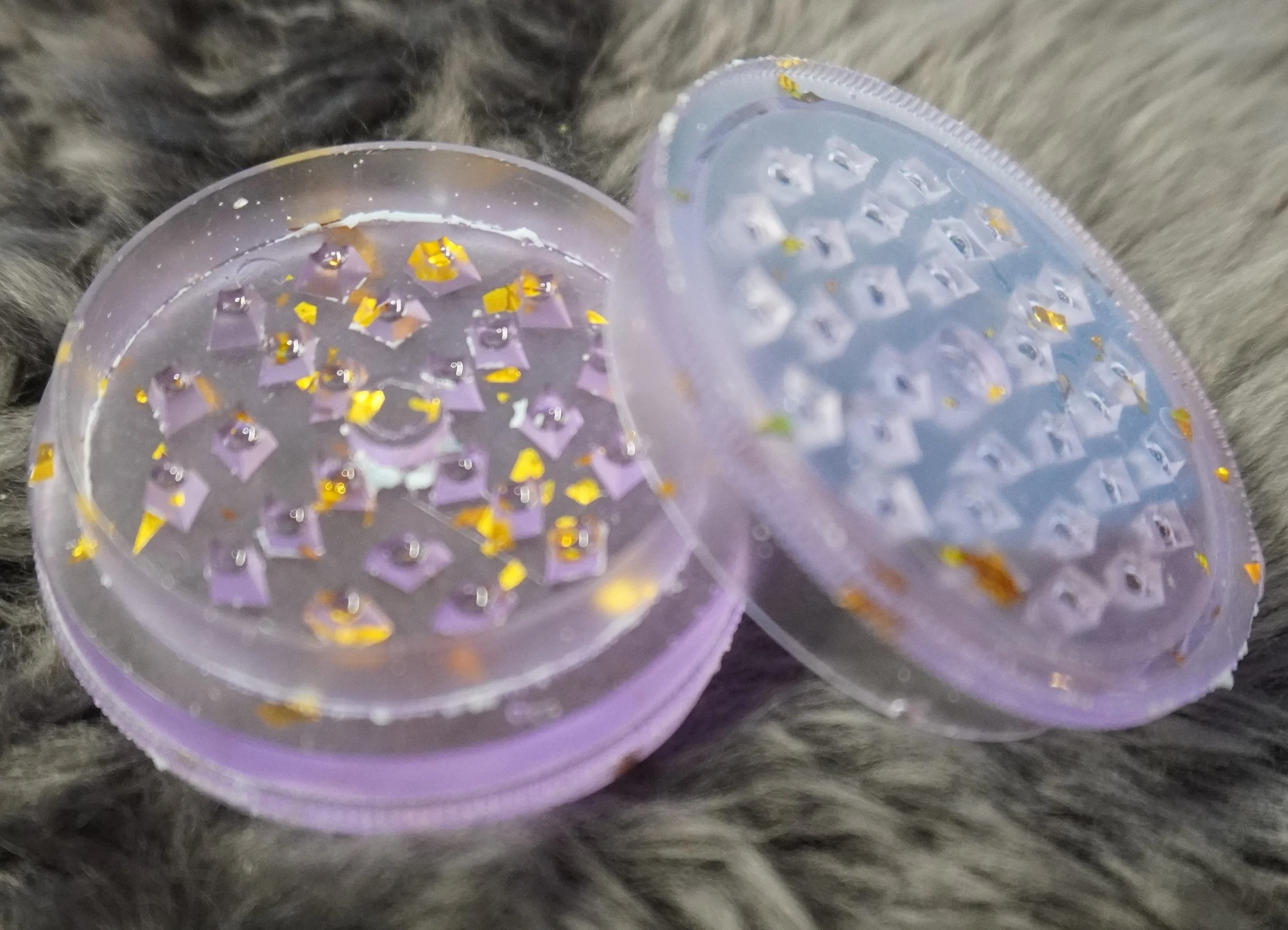 Shimmering Gold Flake Herb Grinder