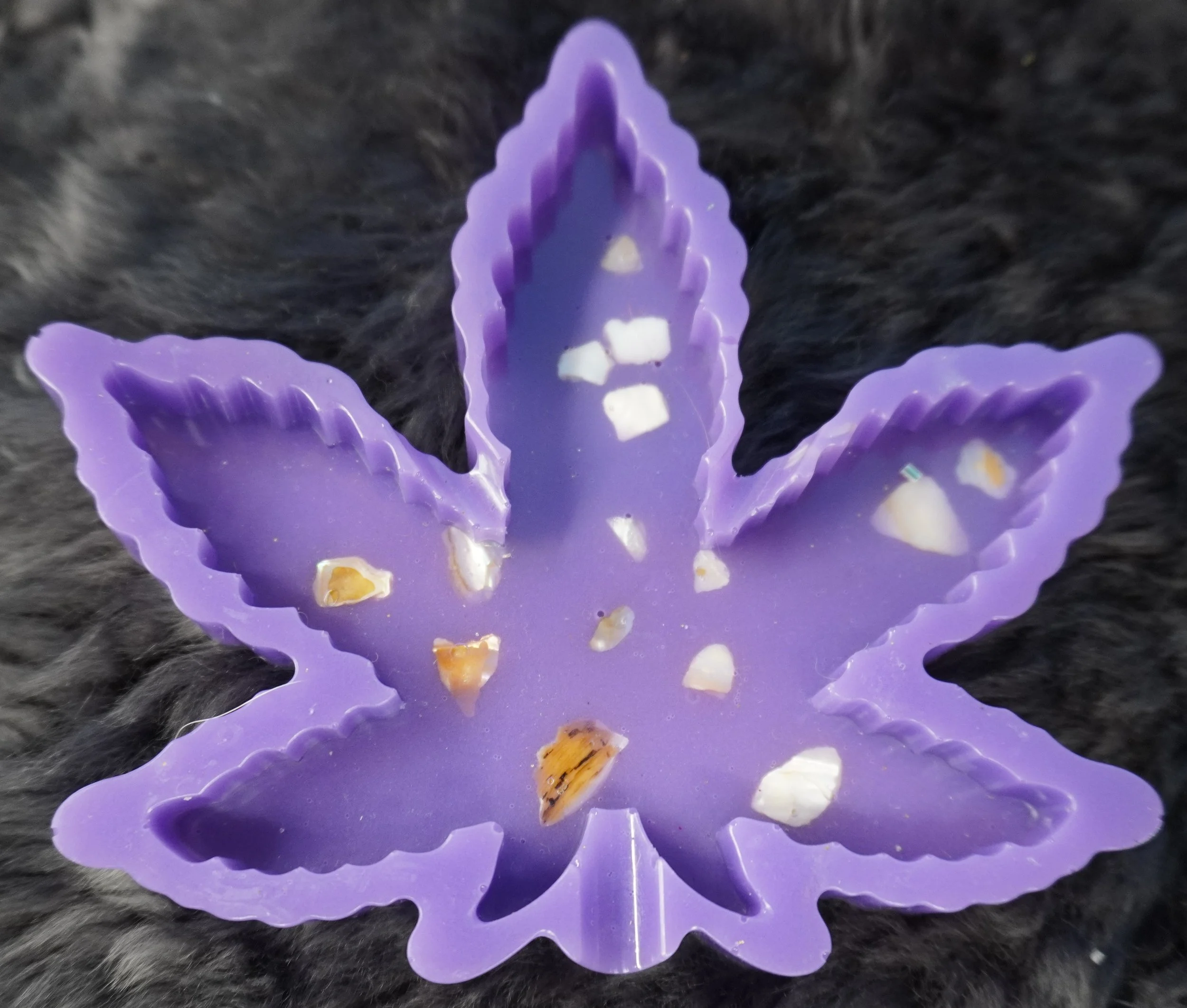 Gemstone-Embedded Purple Leaf Trinket Dish