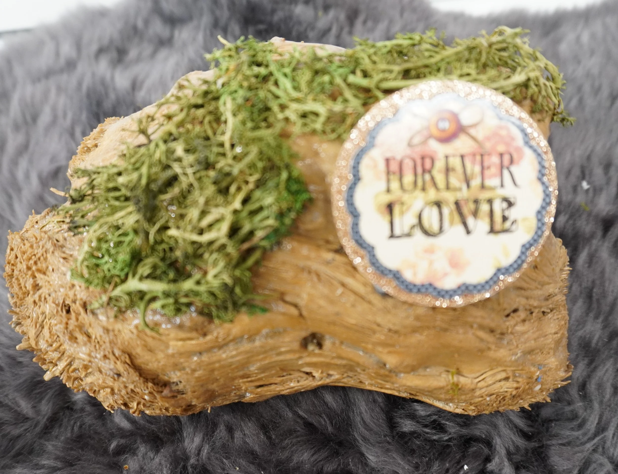 Eternal Love Rustic Moss, Driftwood Décor