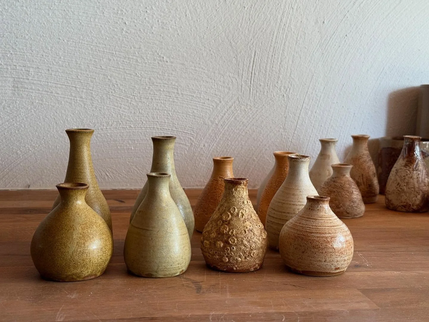 Testar olika leror och glasyrer…
#keramik #stengods #vas #glasyr
#ceramics #stoneware #vase #glaze
