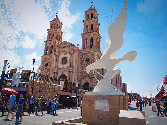 Image of historic square in Juarez.