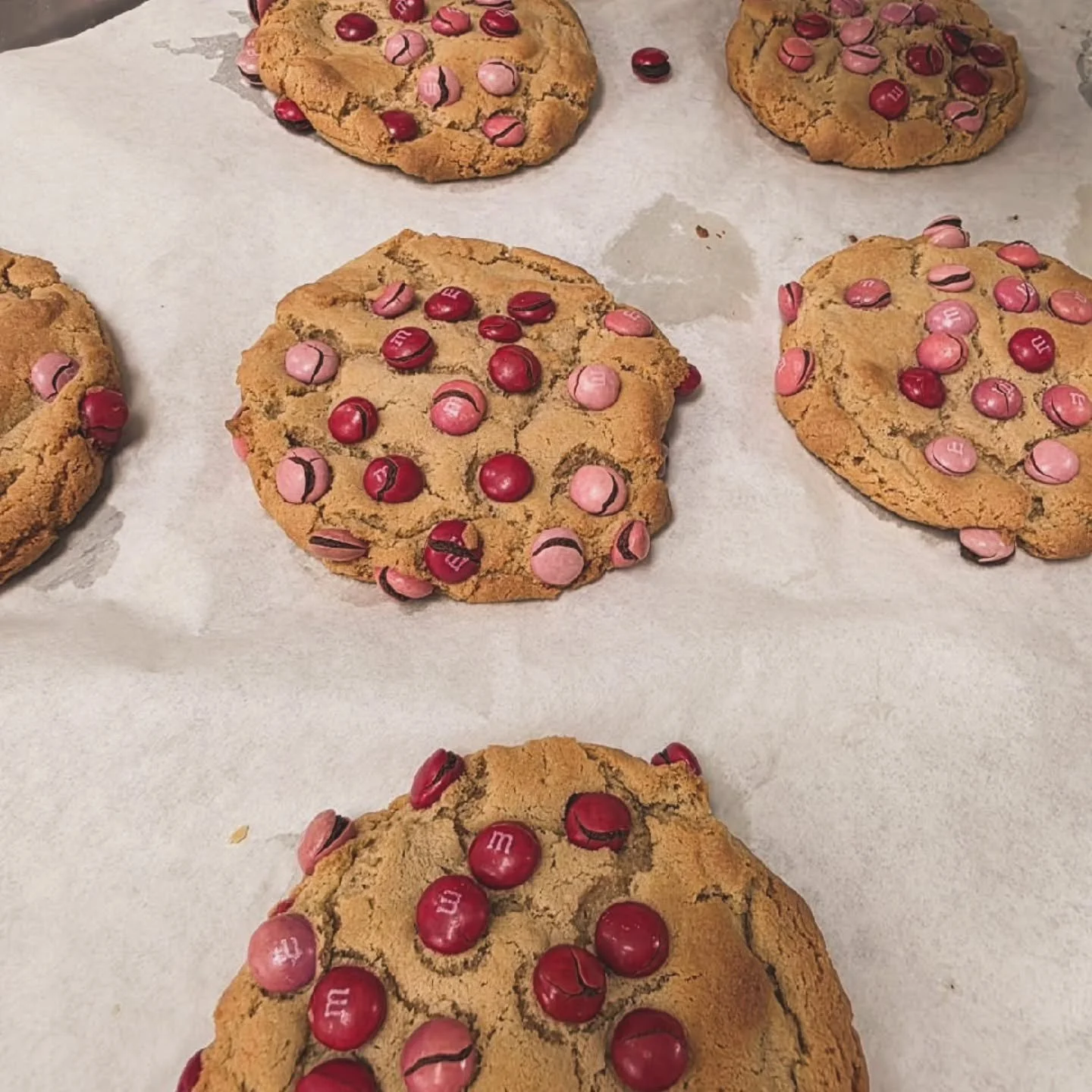 Peanut butter cookies are back in stock and ready for ❤️ day!!! AND... We have a new pb cookie that is gluten friendly! PB bliss 💋 

Grab your partner, a jug of milk, and a v-day cookie for a good night.

#cookie #glutenfree #glutenfreedessert #vale