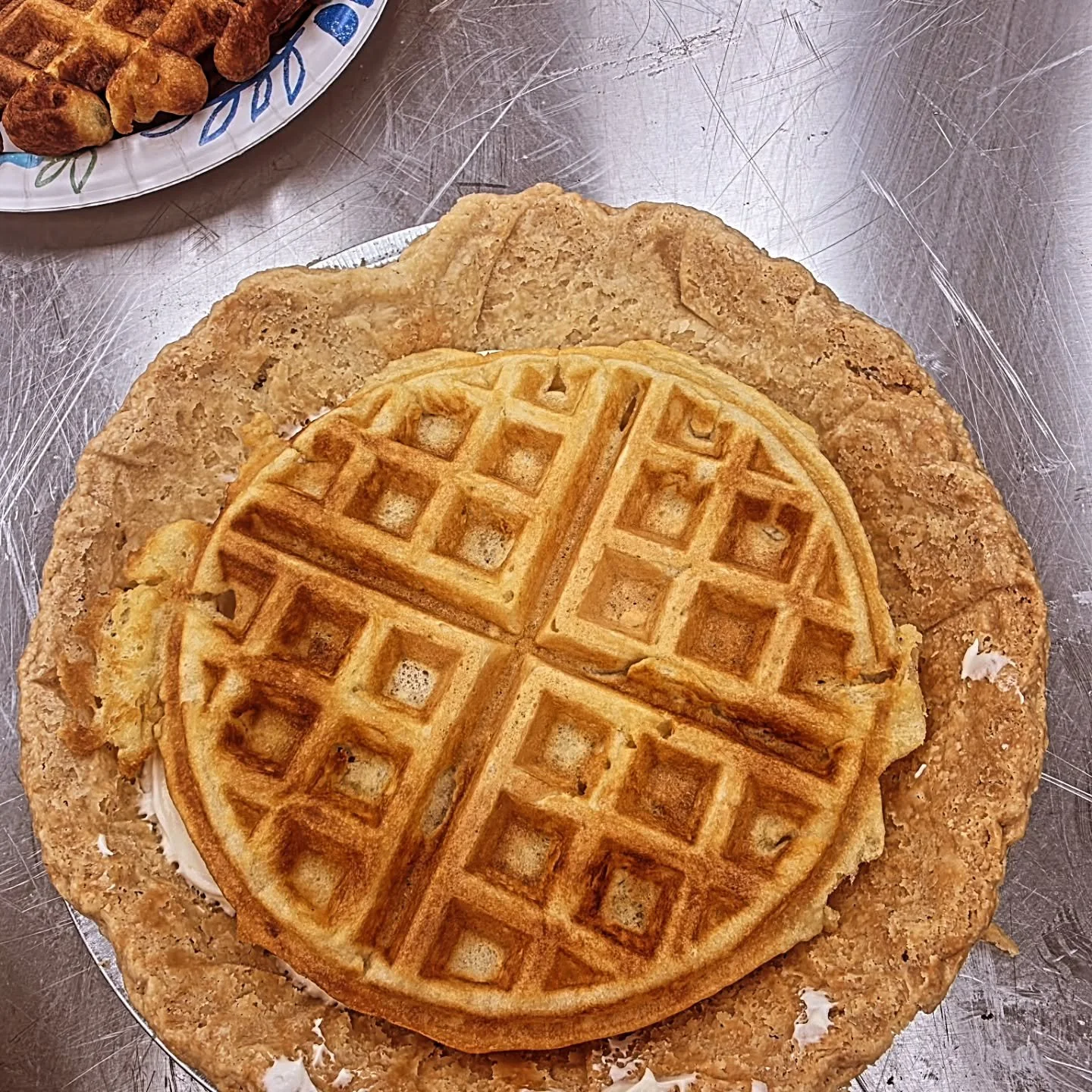 There's a whole flippin' waffle in this pie! 🧇 

Our Mapel Waffle Pecan Pie has instantly become a customer favorite! 

Have you tried it yet?