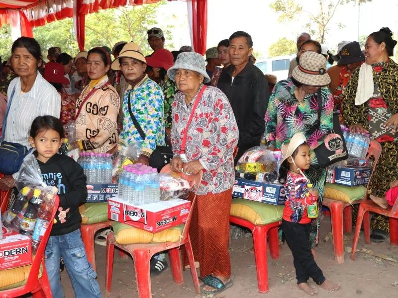 Donation_Refugees_Snule Trait_Banteay_Mean_Chey_04.jpg