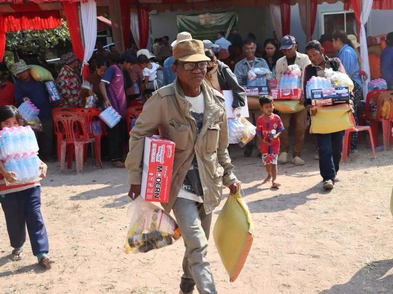 Donation_Refugees_Snule Trait_Banteay_Mean_Chey_08.jpg