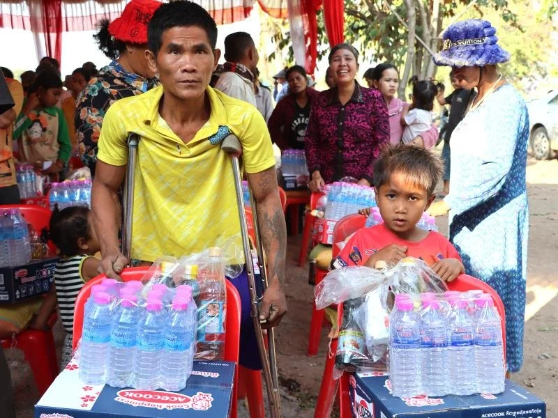 Donation_Refugees_Snule Trait_Banteay_Mean_Chey_09.jpg