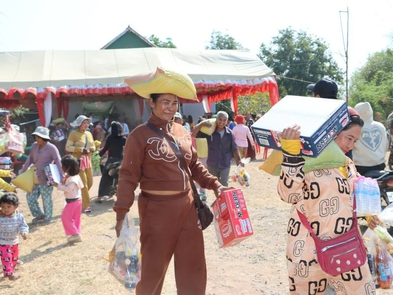 Donation_Refugees_Snule Trait_Banteay_Mean_Chey_12.jpg