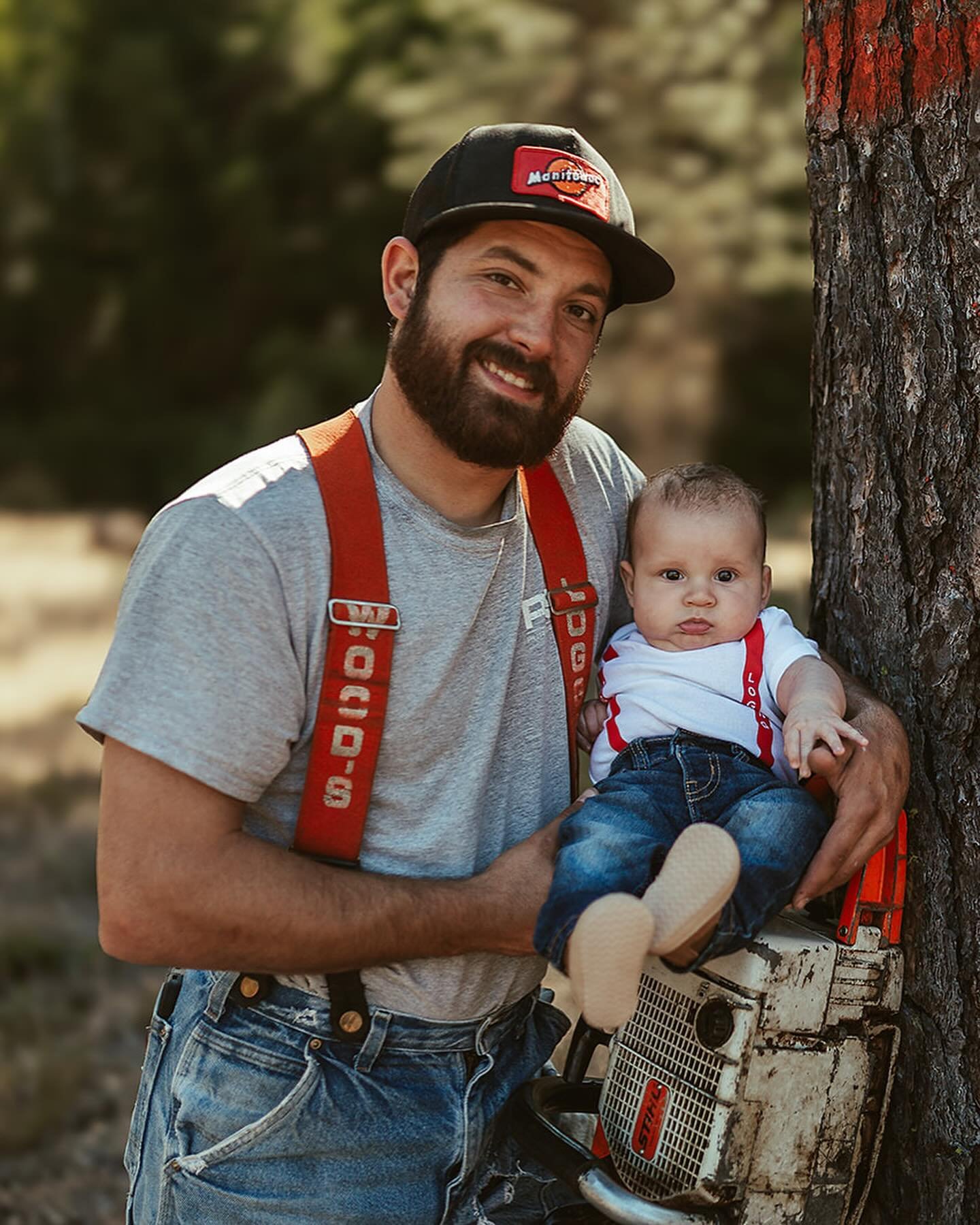 My sweet lumberjack duo 😭 If you know Danny personally and you see this, no you didn&rsquo;t (I vowed not to post on social media but how could I resist, it&rsquo;s just too cute!)

#ellensburgphotographer #yakimaphotographer #cleelumphotographer #w