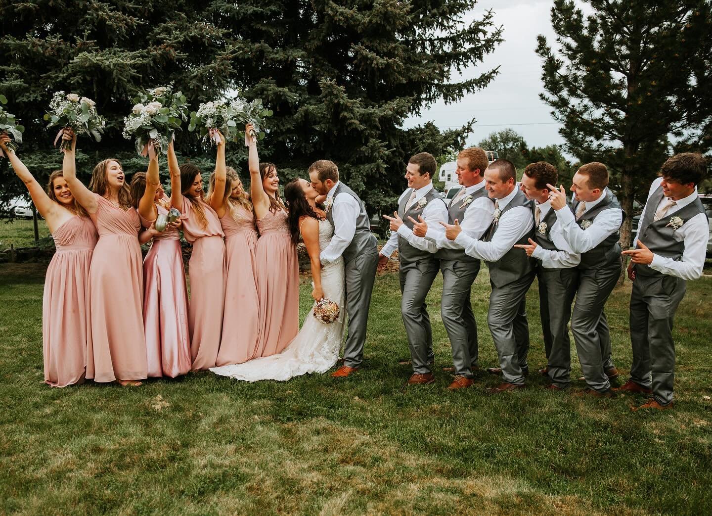 Another wedding throwback because I&rsquo;m sad it&rsquo;s been so long 😭 I miss this whole last season due to having a baby (best gift ever, not complaining!) BUT I do miss it and can&rsquo;t wait to dive into more love stories this coming year 🤍
