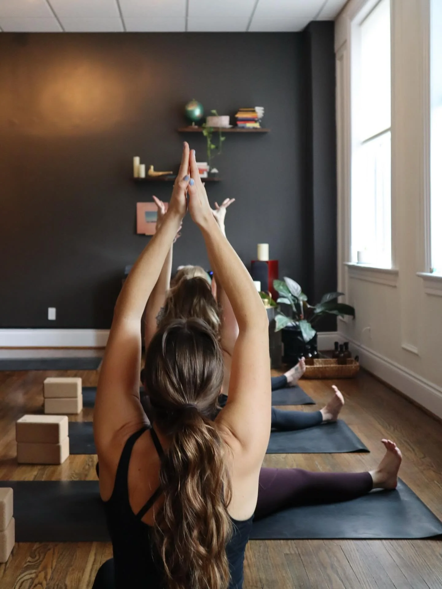 A place to land. ✨🤎✨ 

A cravable space to move &amp; breathe this winter. 🕯️

Yoga &bull; Meditation &bull; Breathwork &bull; Sculpt 

Come practice w/ us this season.