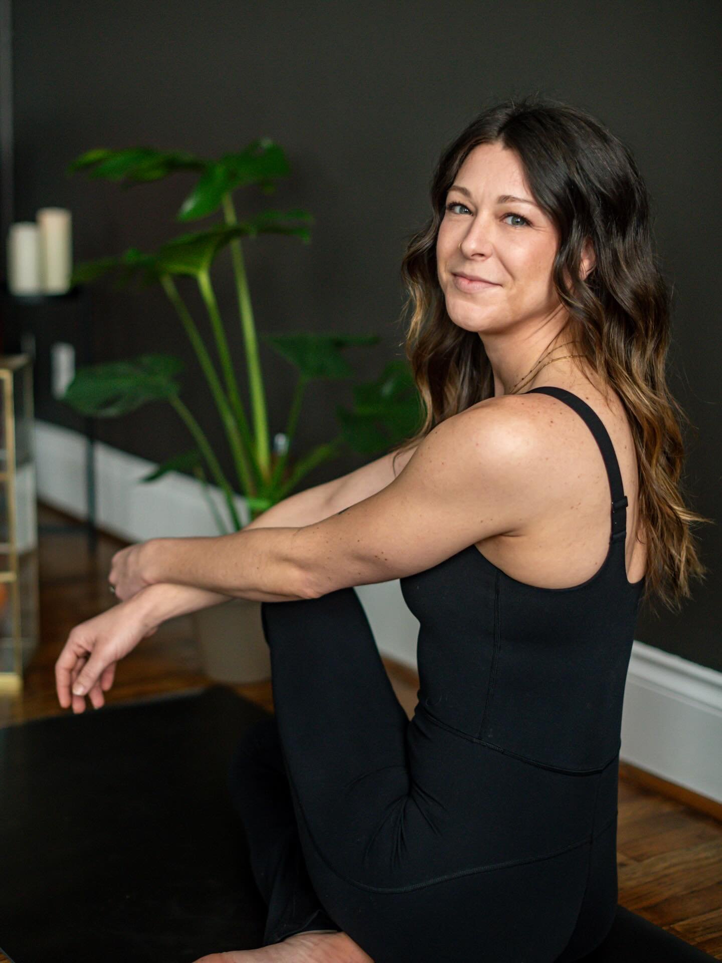 High five it&rsquo;s your birthday! 🕯️✨ 

Show some birthday love to our favorite @shearadcliff on this Full Pink Moon &mdash; Wednesday! 🌸 (and every Wednesday) 

4:30 Yoga Foundations
6PM Flow 

H A P P Y it&rsquo;s your BIRTHDAY! 🎉