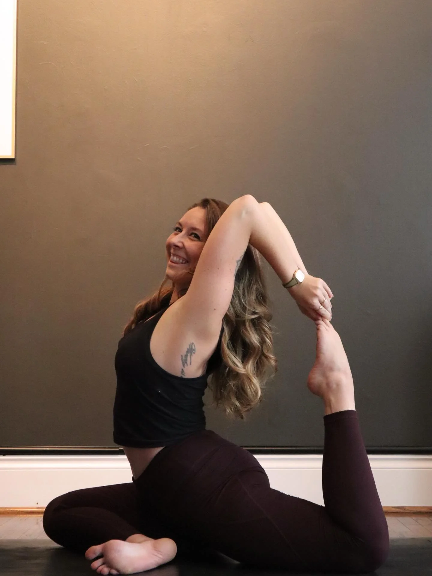 Happiest birthday to @hidizzie !! 🎂💌

Catch her on the mat and wish her nothing but the best! 

✨ Wednesday
7AM Mindful Mornings 
8:30 Flow

✨ Saturday
9AM Flow
10:30 Deep Stretch