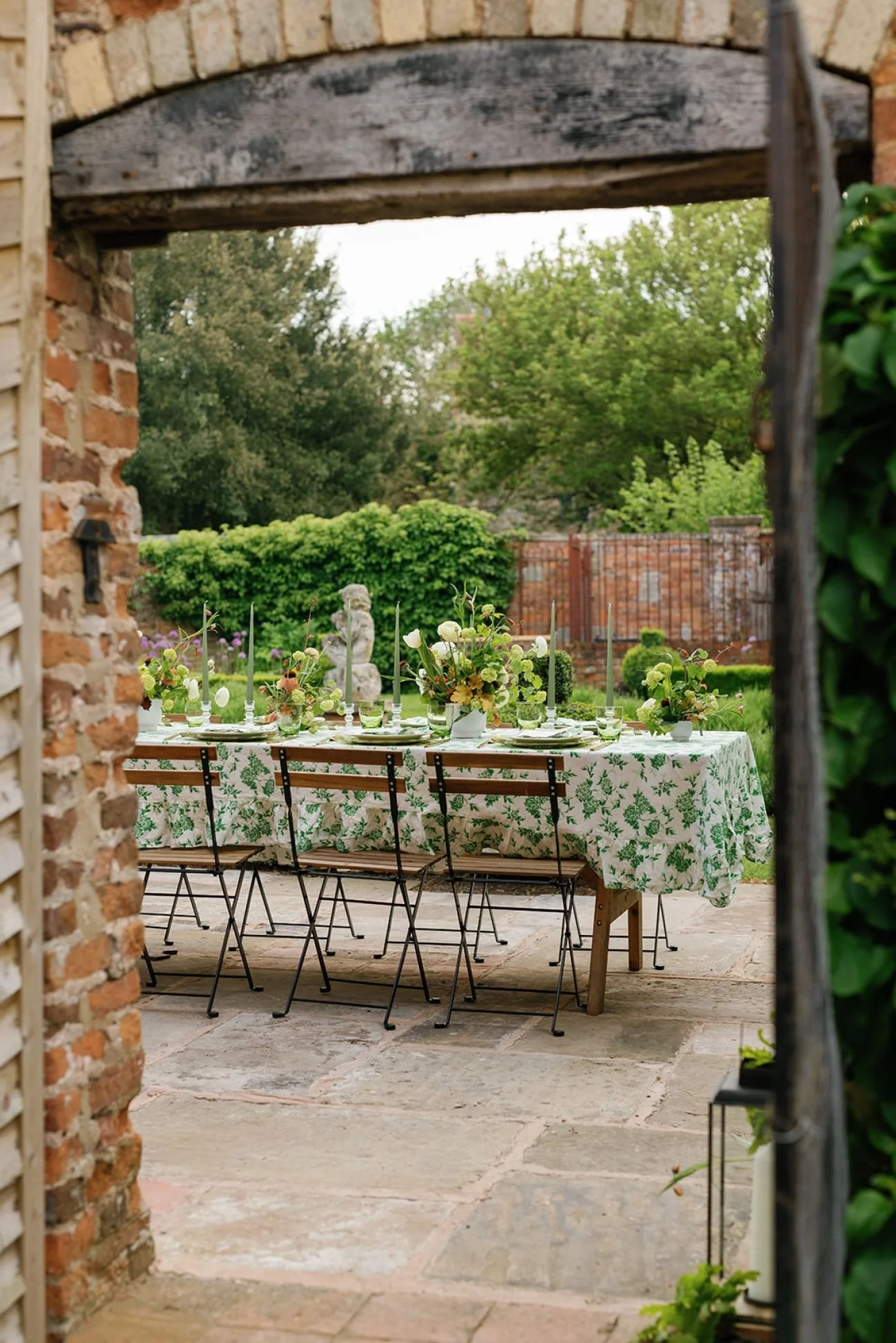 Meals - Outdoor dinner table - more casual.jpeg