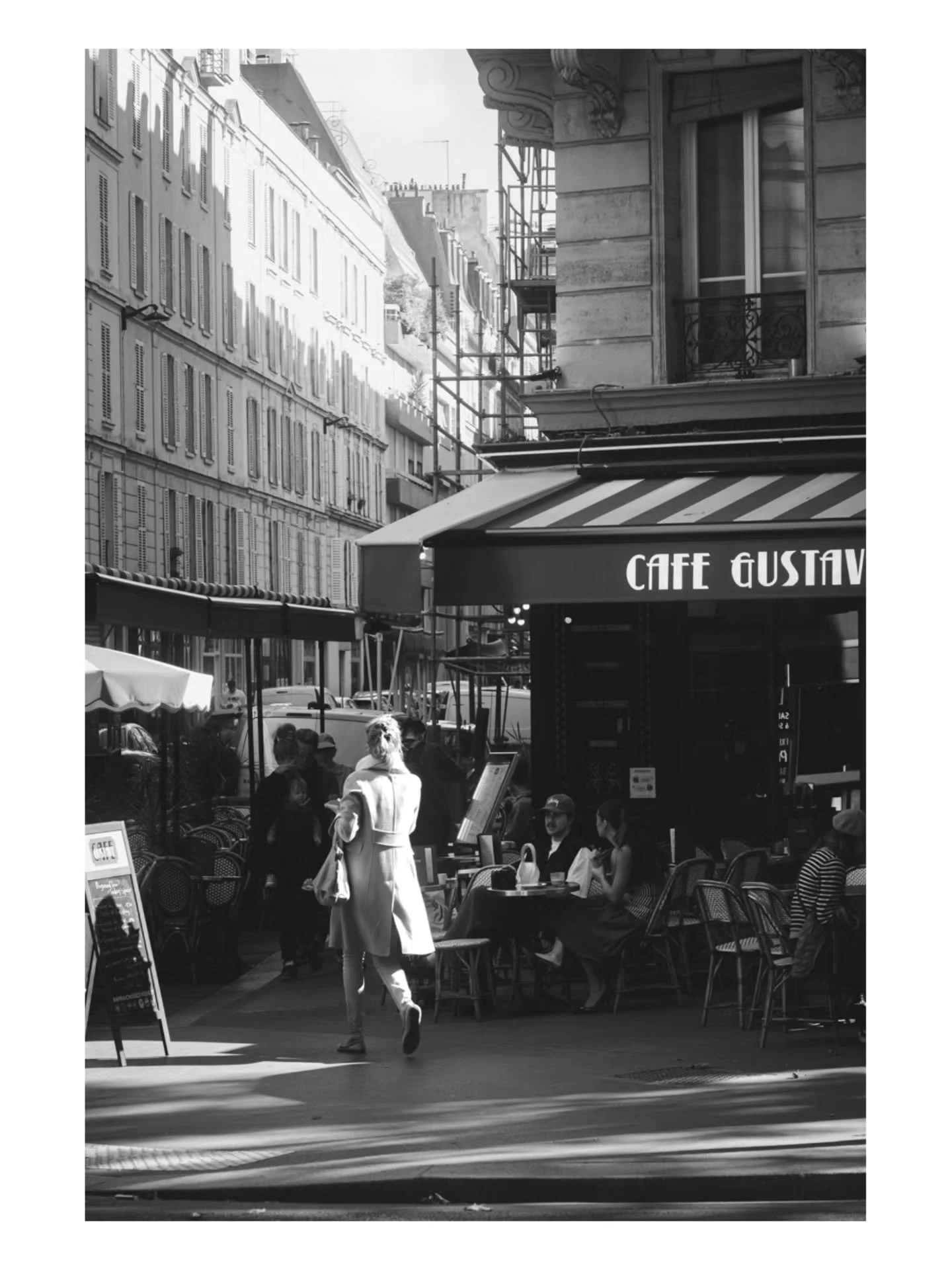 One of many picture postcard scenes of a Parisian cafe! With such beautiful light to take it to the next level.

Fuji X-t5, 16-55mm, 75mm.