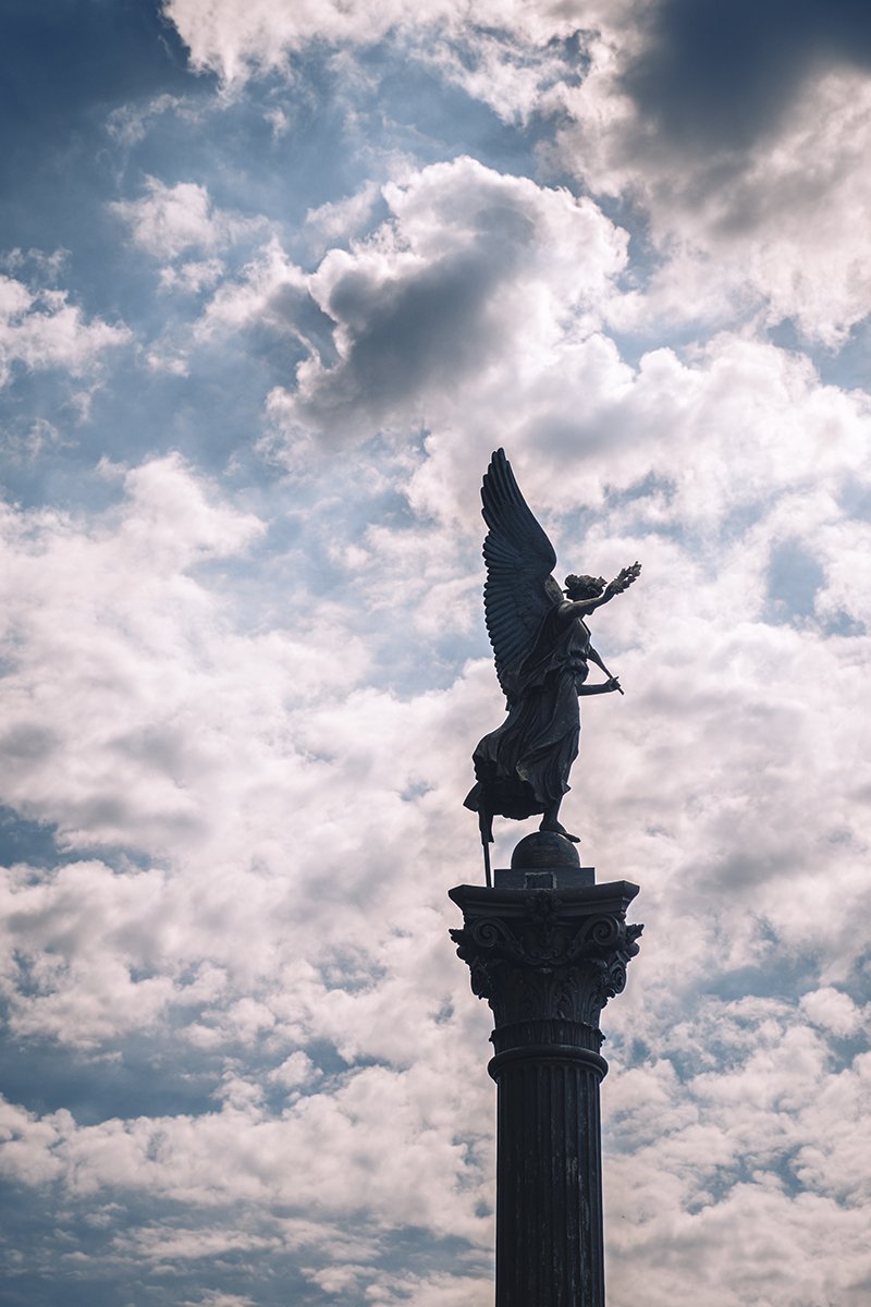 Statue-Silhouette.jpg