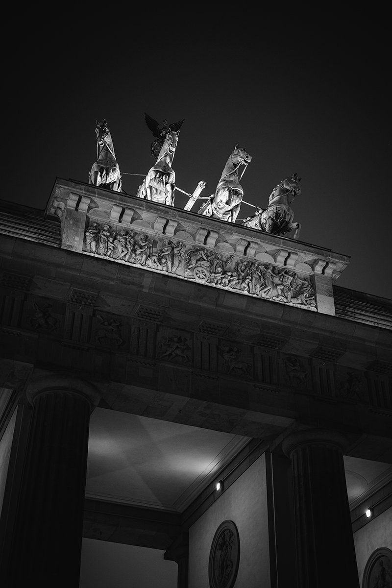 Gate-Horses.jpg