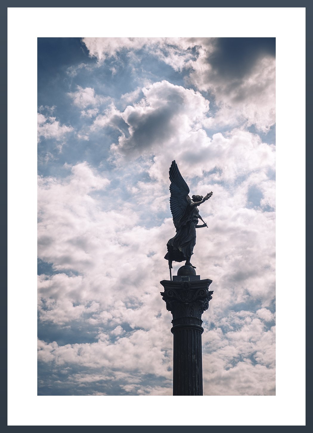 Statue-Silhouette.jpg