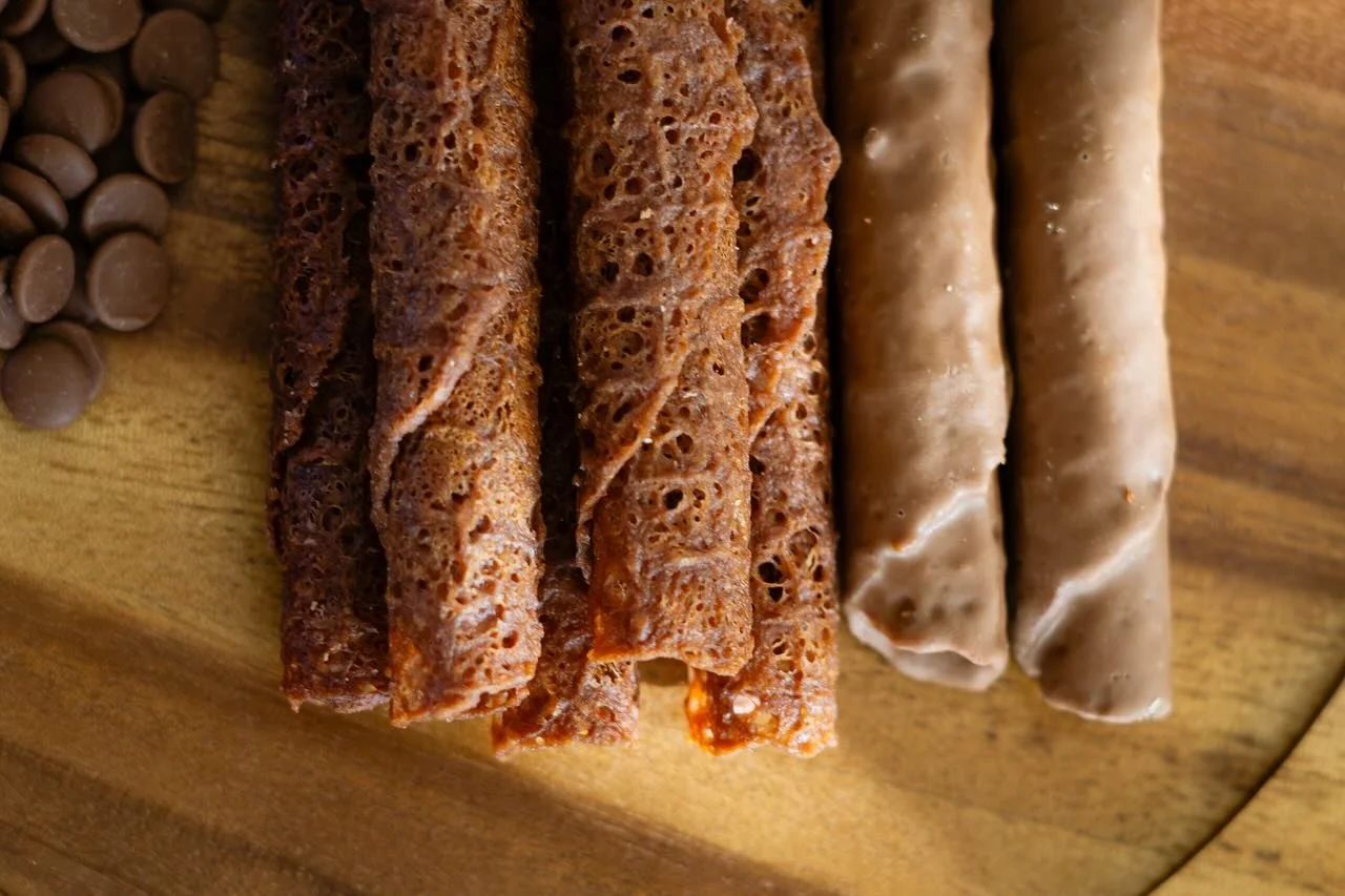 Crisp and delicately buttery, our Chocolate Wafer Rolls offer a sophisticated indulgence in every bite. 

Some are dipped in smooth milk chocolate glaze, others are left plain to showcase their delicate crispness. 

Part of our Christmas Cookie Box &