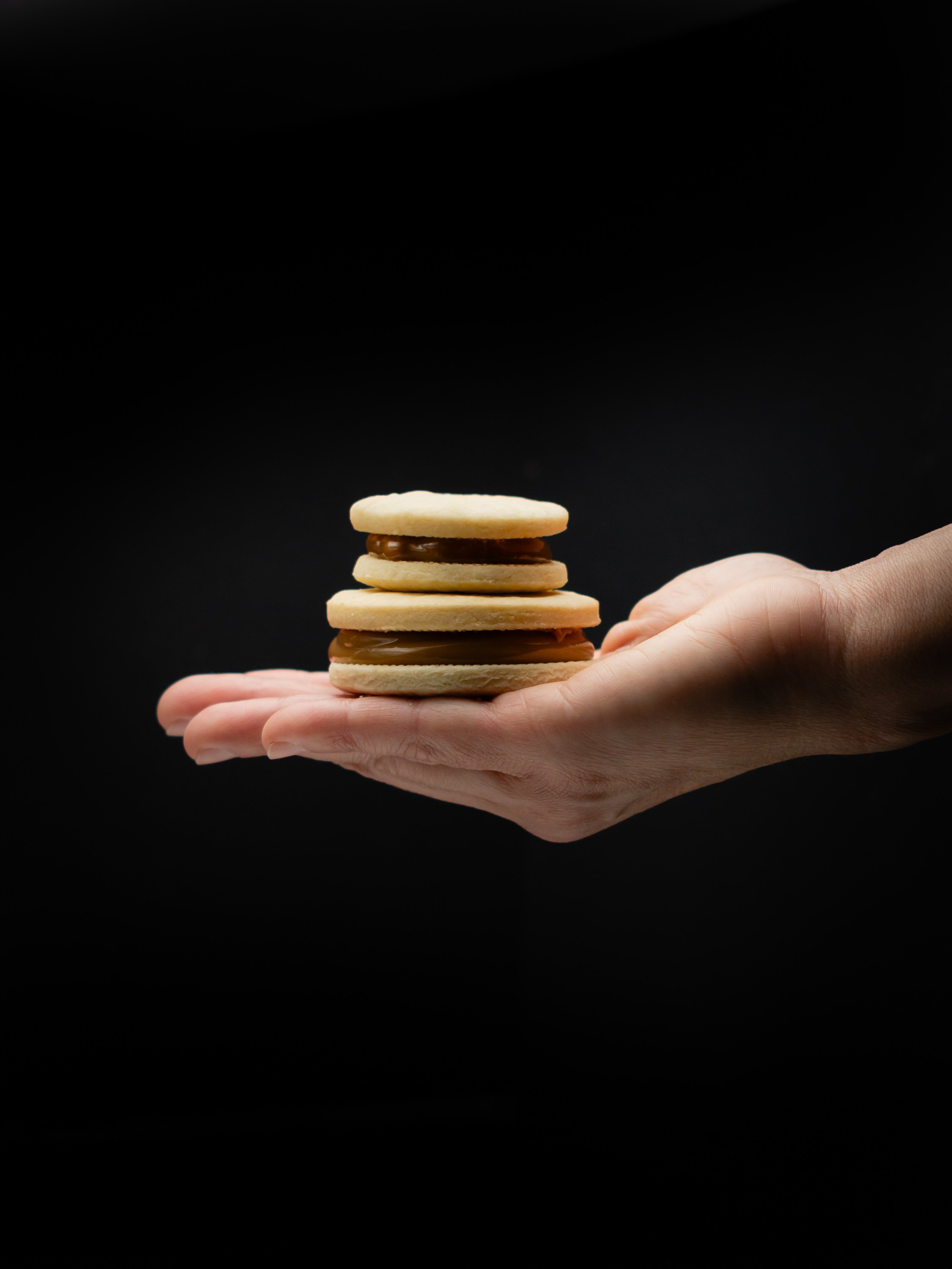 Quel_Classic_Alfajor_Hand-2.jpg