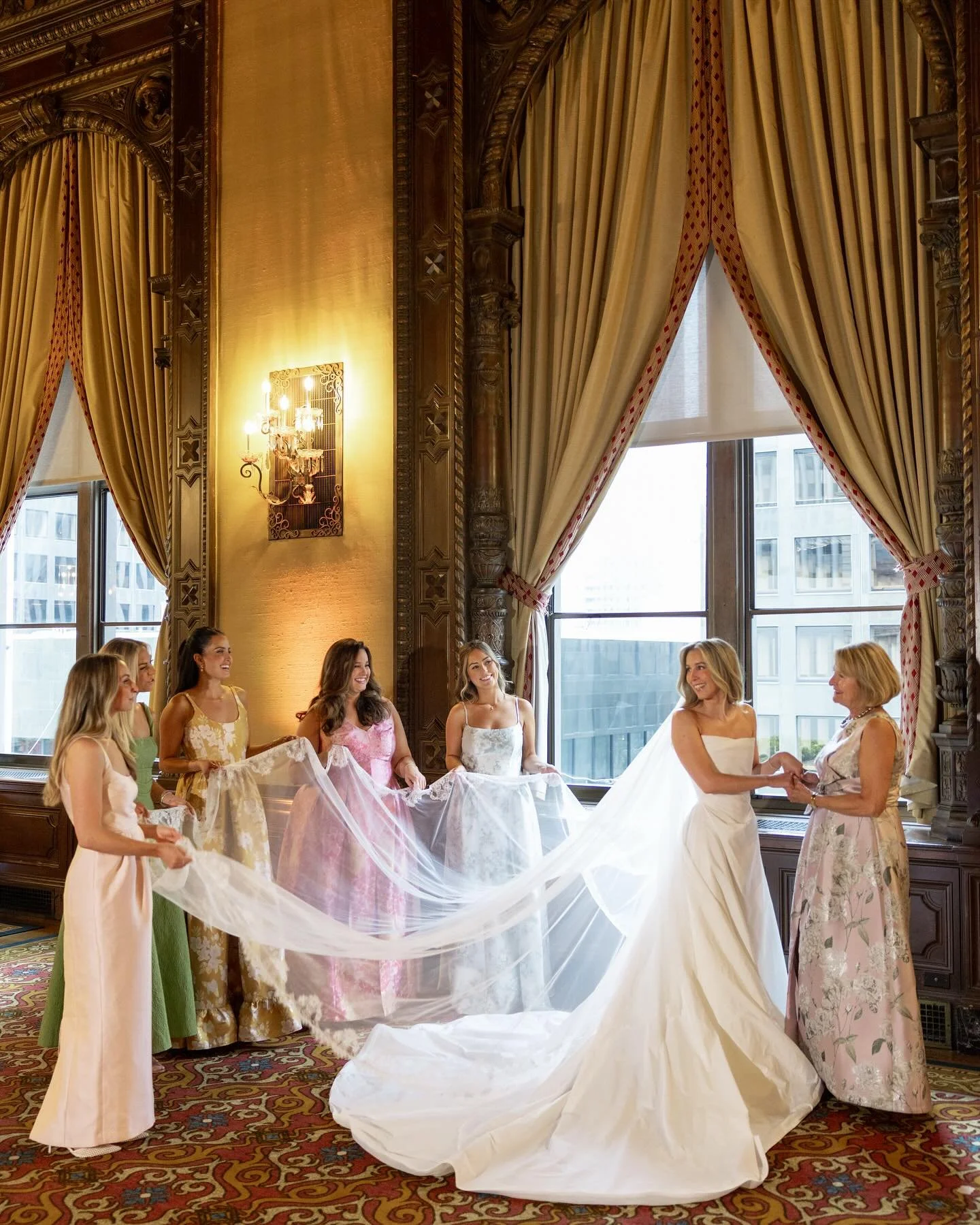 Chandler &amp; Megan at @jonathanclub

Photographer: @jennajanellerose
Wedding Planner: @lbevents 
Florist: @cathyballflowers
Cake: @jonathanclub
Band: @thatvibeband
Ceremony Musicians: @pinkmozartent
Hair: @tracigarretthair
Makeup: courtdappmakeup
I