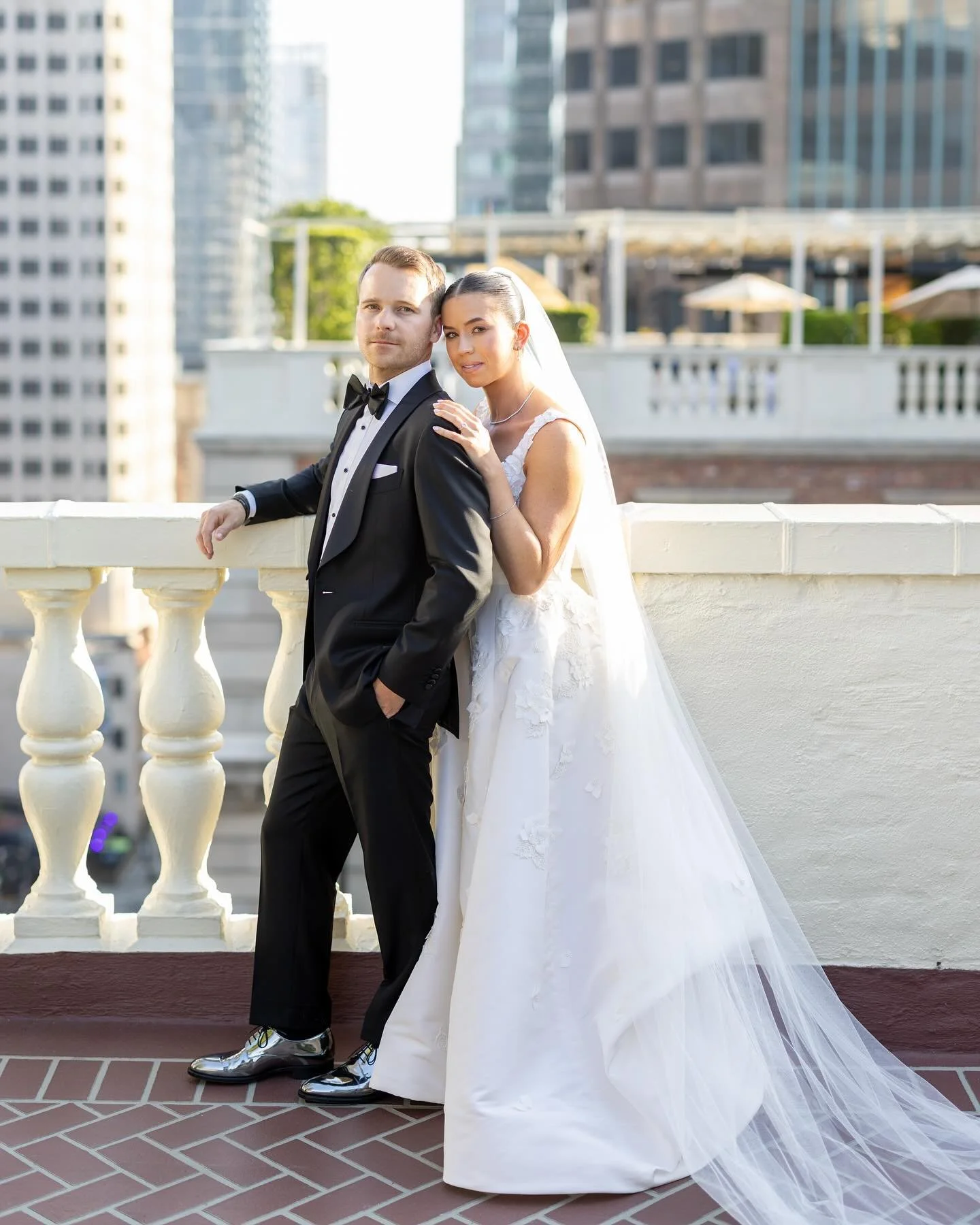 Still dreaming about Samantha and TJ&rsquo;s wedding stunning rooftop wedding last weekend at @jonathanclub ✨

Photographer: @jennajanellerose Wedding Planner: @tessalynevents
Venue: @jonathanclub  Florist: @bestdayeverfloralevents Band: @westcoastmu