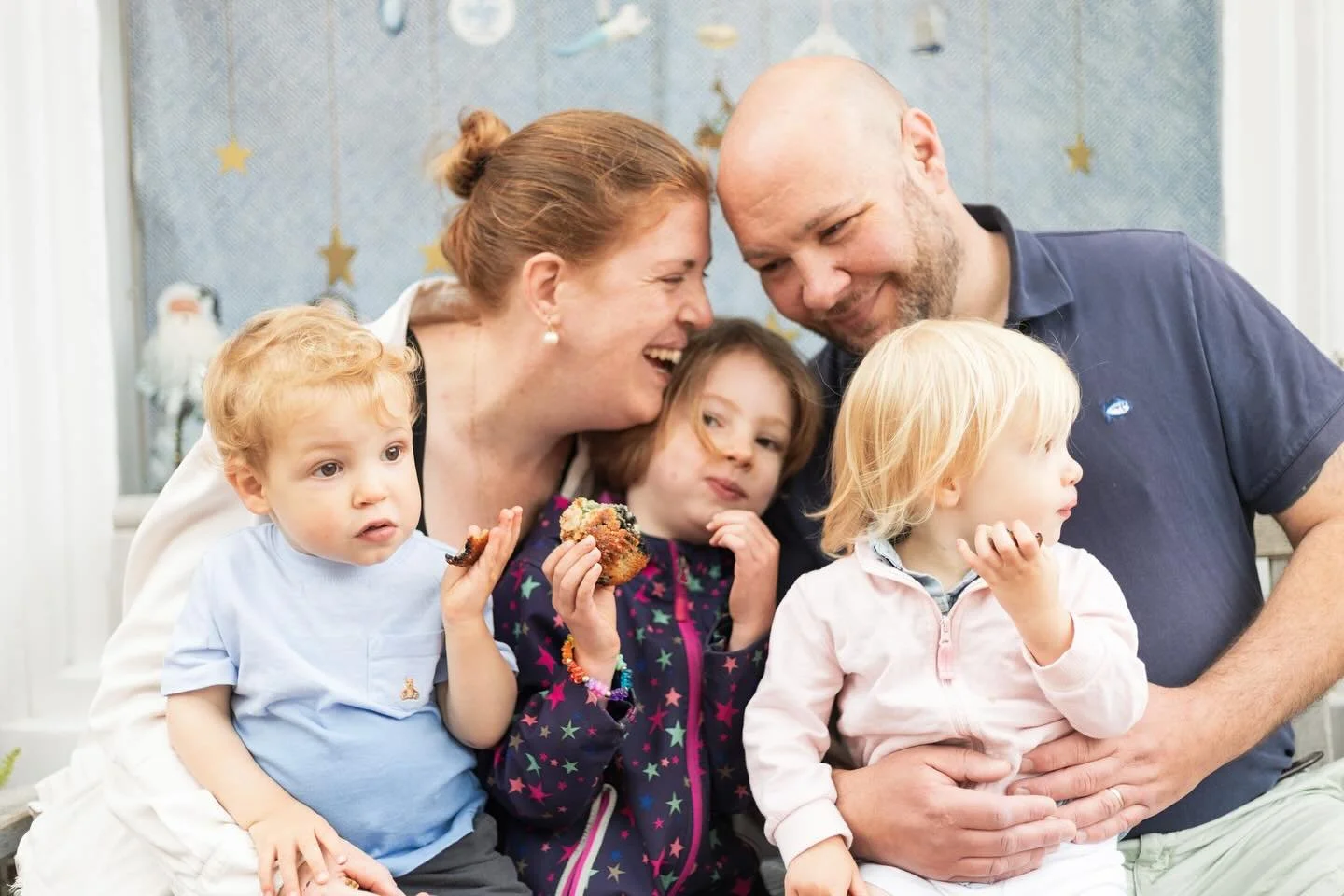 It&rsquo;s not easy to make smaller kids happy during a photoshoot. But muffins help. 

#nantucket #nantucketphotographer #familyphotos
