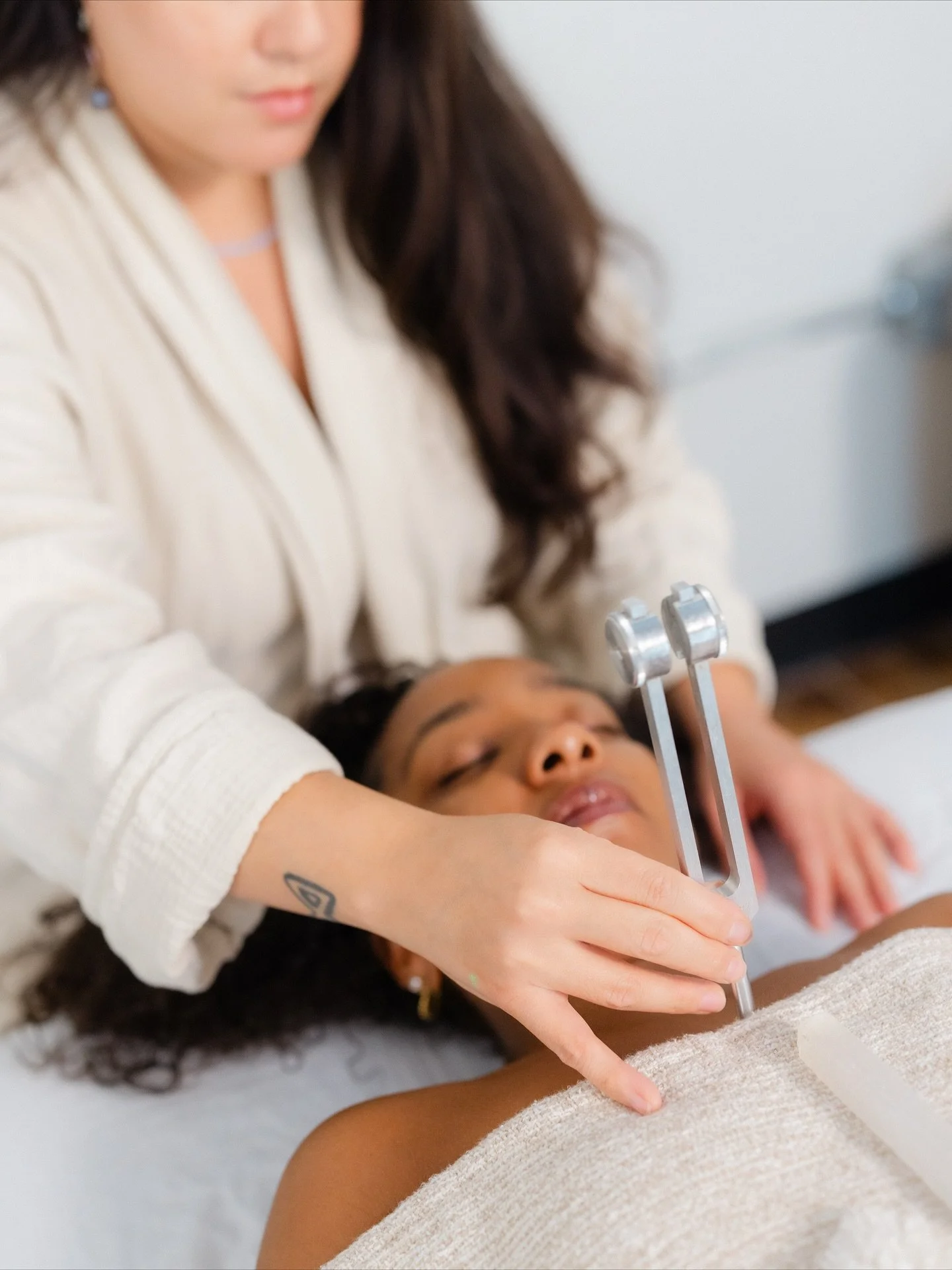 Where you are is where healing begins 
A place for full-body exhale. Where healing isn’t a project but a practice of remembering what’s already here…
Acupuncture
Integrative bodywork
Himalayan sound healing
Women’s health
E