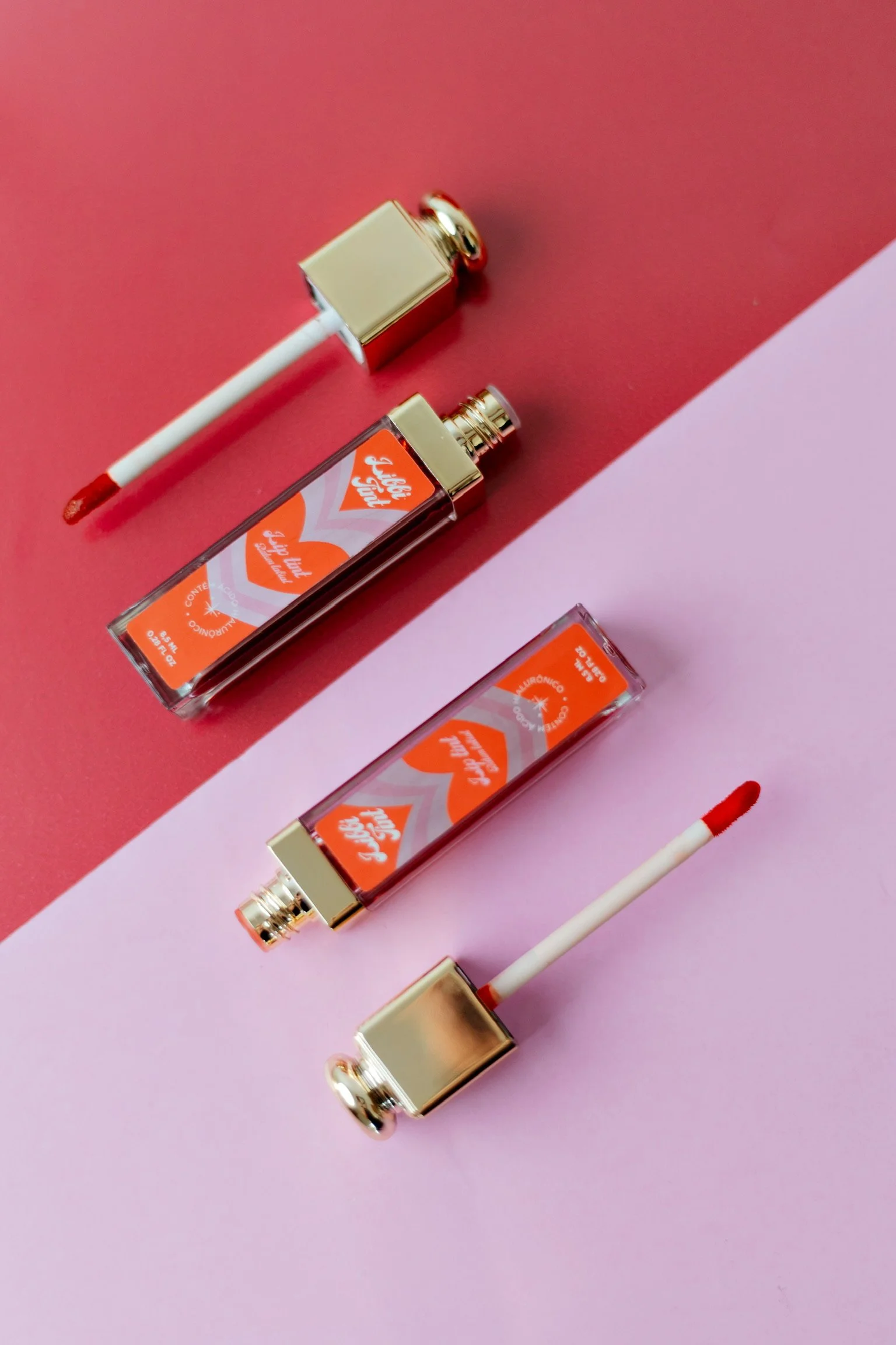 embalagens de lip tint com rótulo da marca Libbi