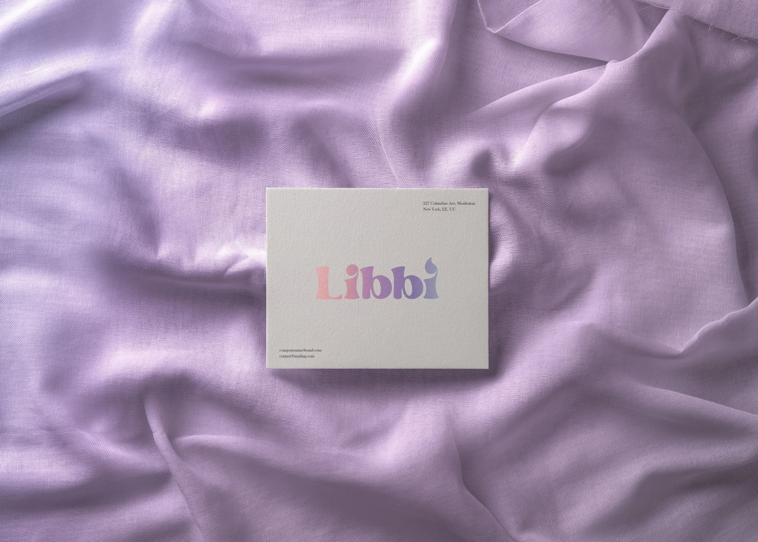 mockup do cartão libbi com o logo em gradiente com tons azuis, lilás e rosa
