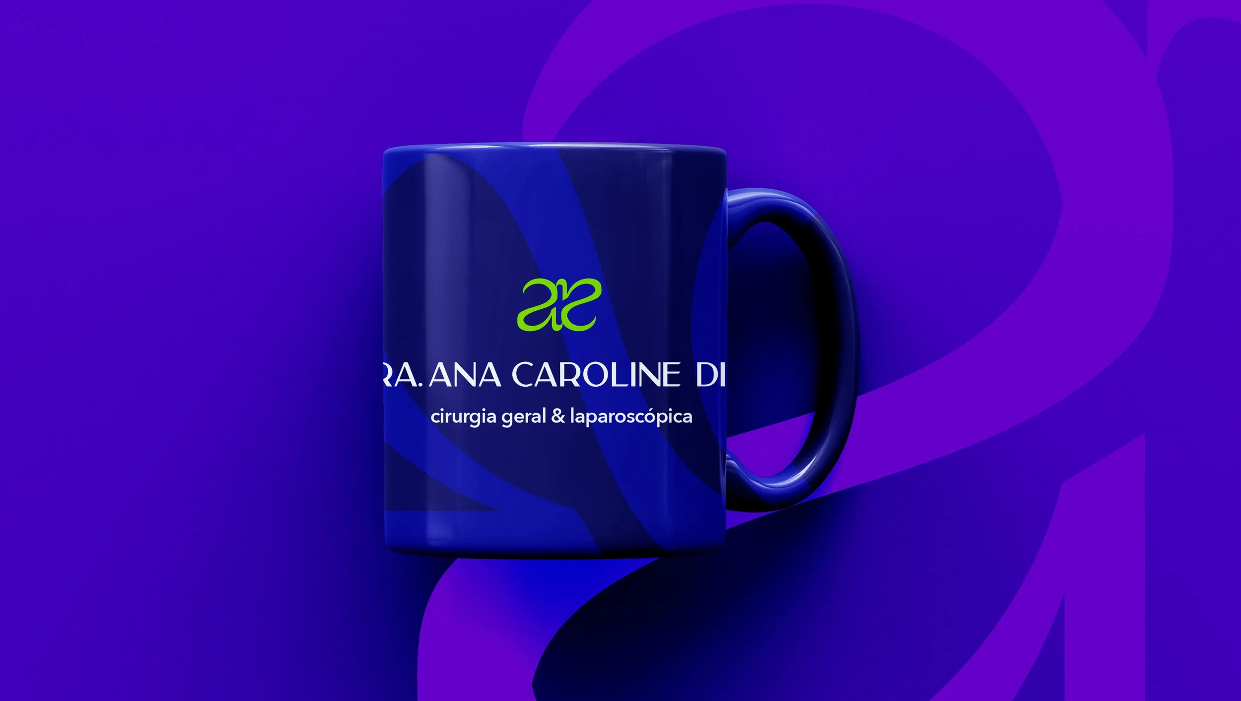 mockup de caneca personalizada com a identidade visual da Ana Caroline Dias.