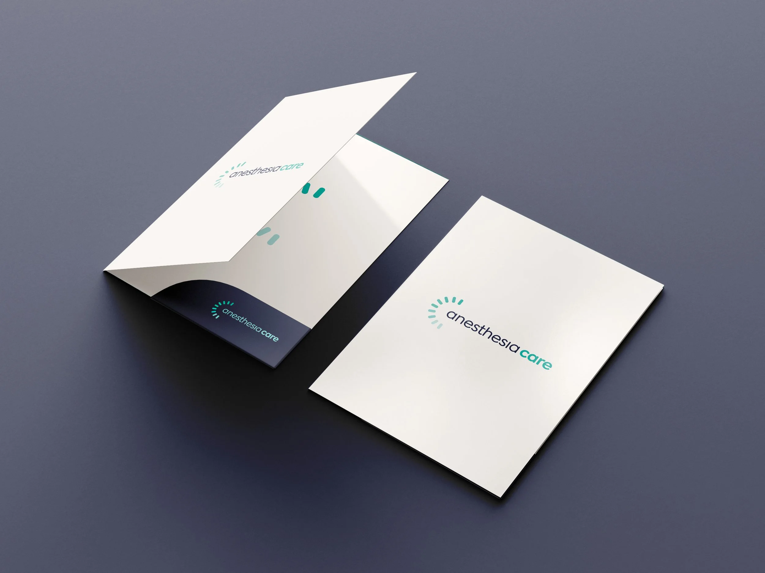 mockup da pasta com identidade visual da marca