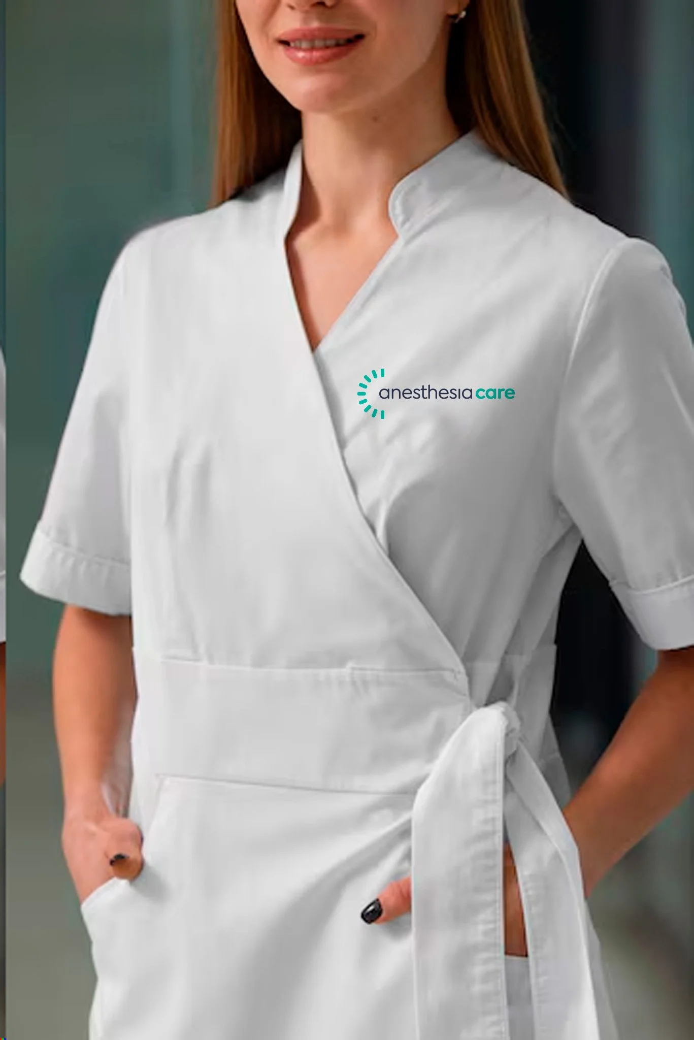 Modelo de uniforme com o logo da marca anesthesia care